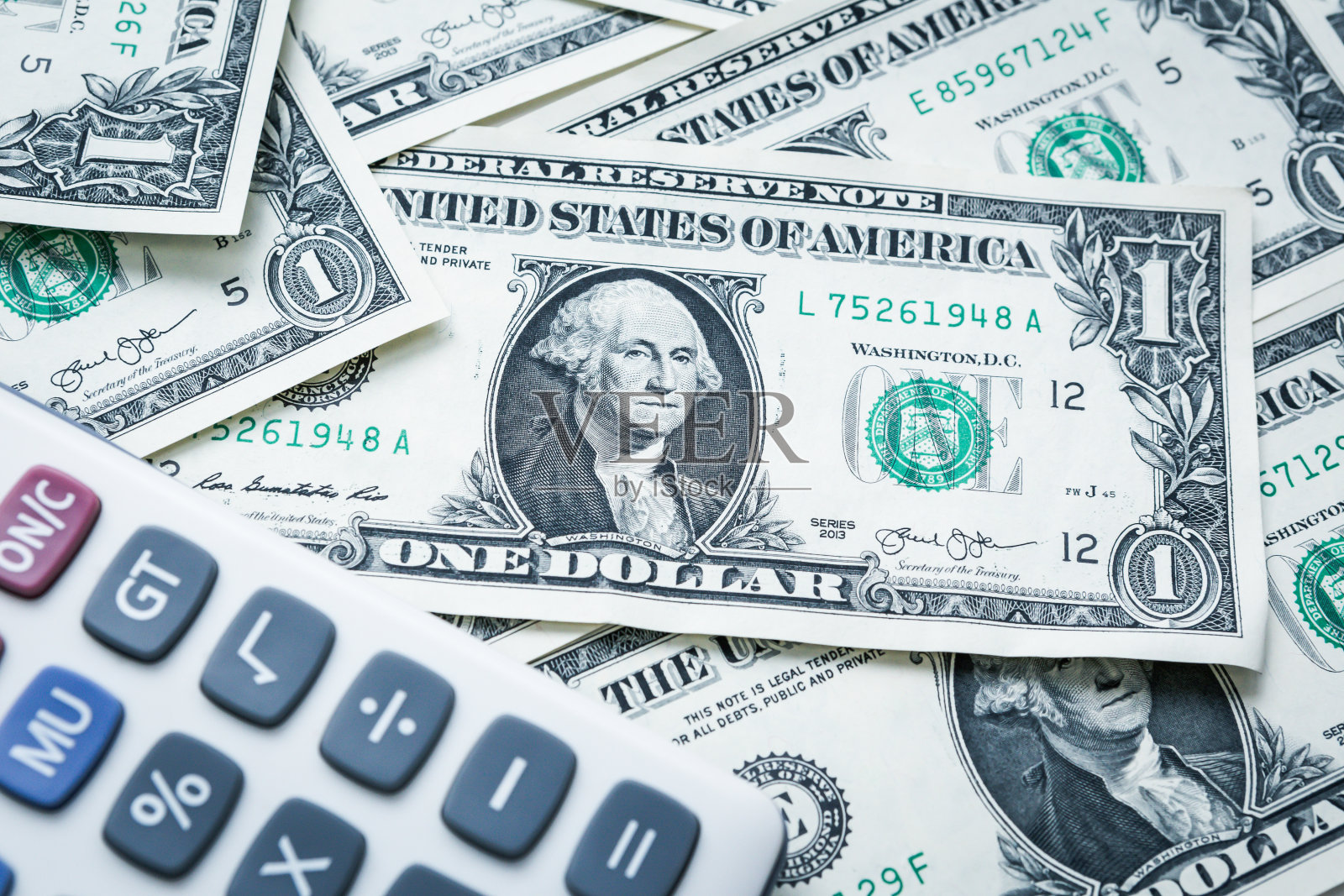 计算器有美元、美元、金融概念照片摄影图片