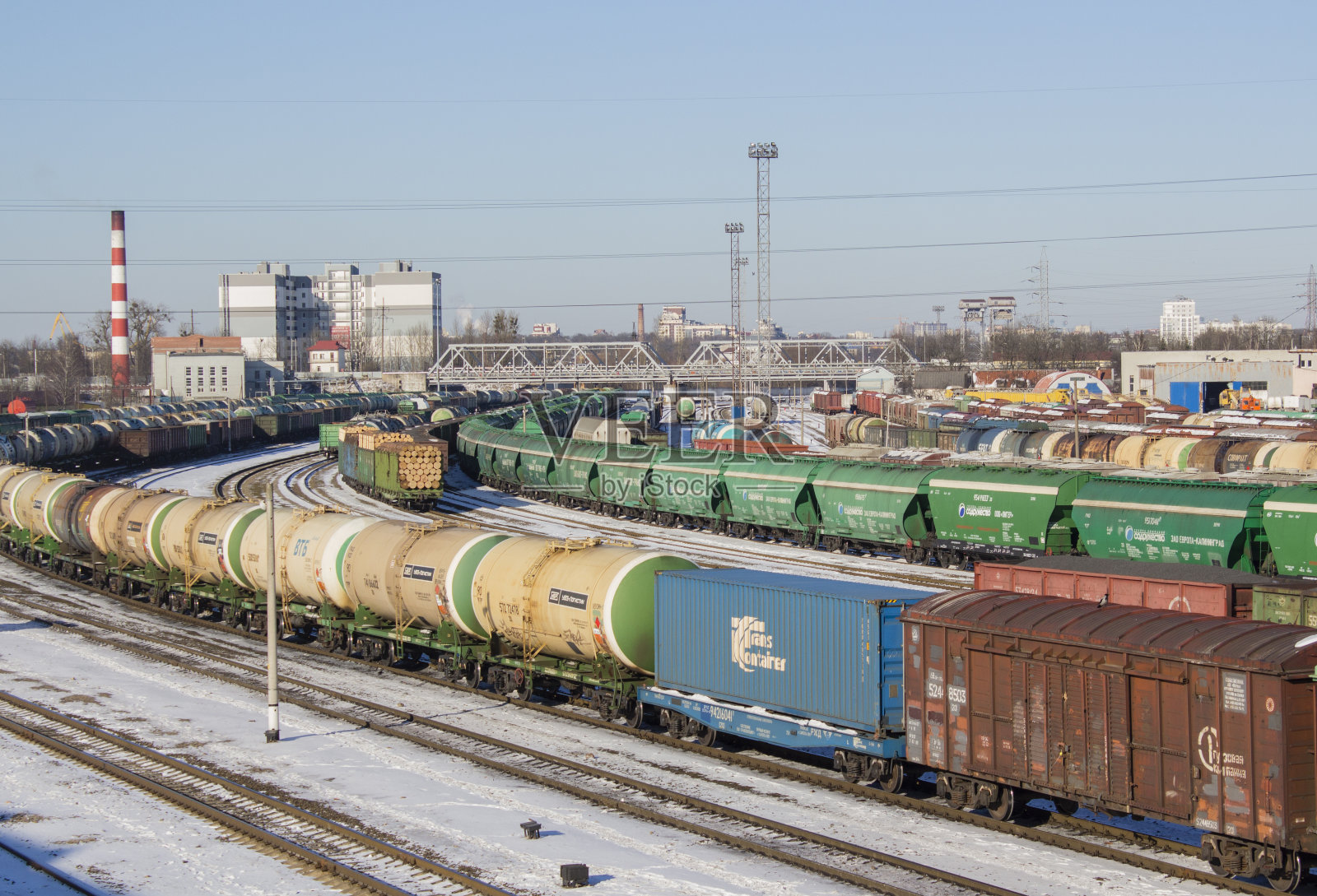 工业视同大量货车货车的铁路货运列车照片摄影图片