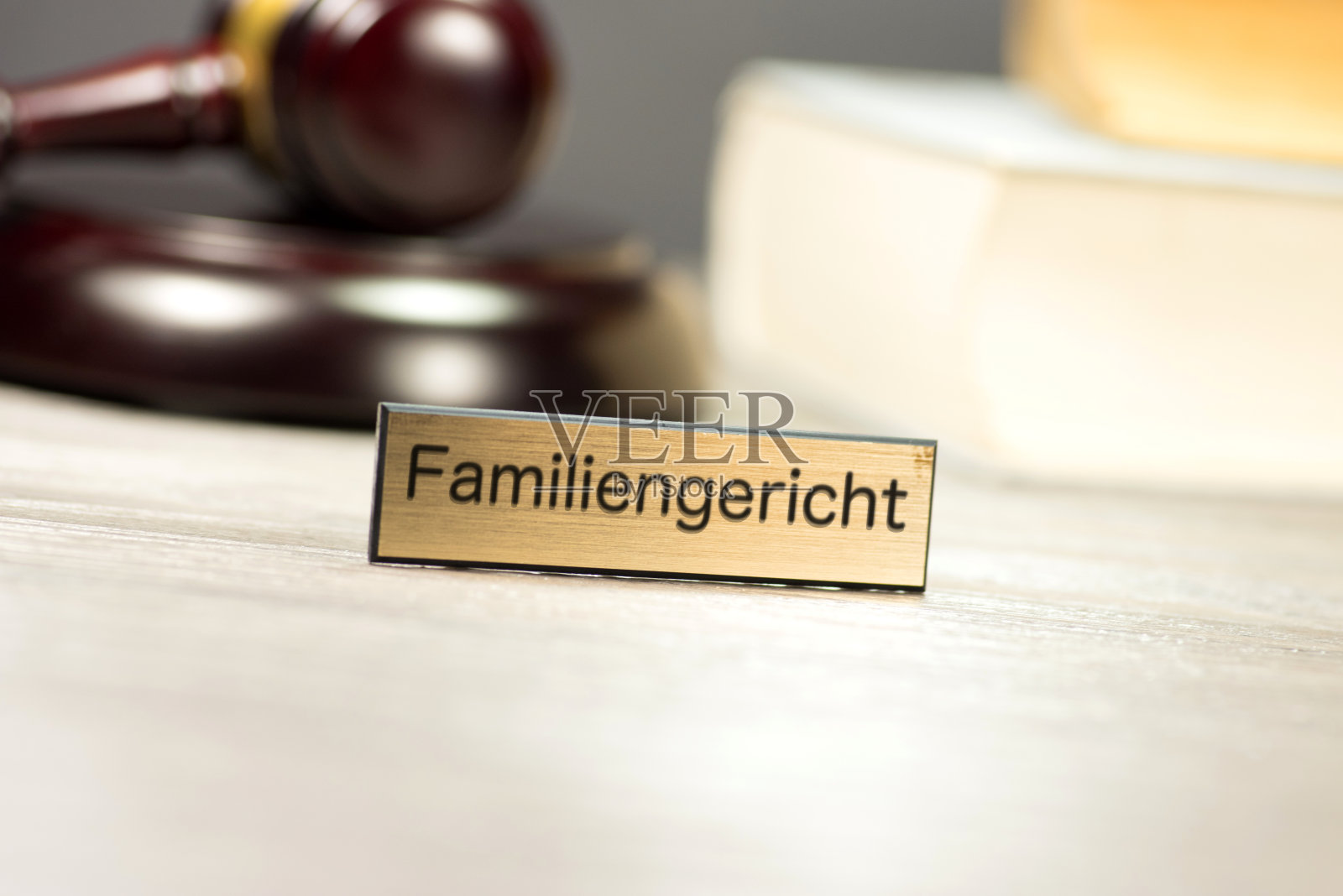 法官锤与家庭法照片摄影图片