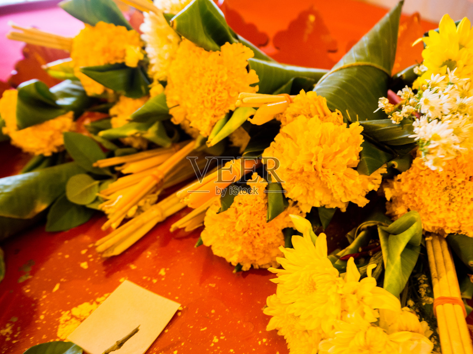 泰国,献给佛陀的鲜花照片摄影图片