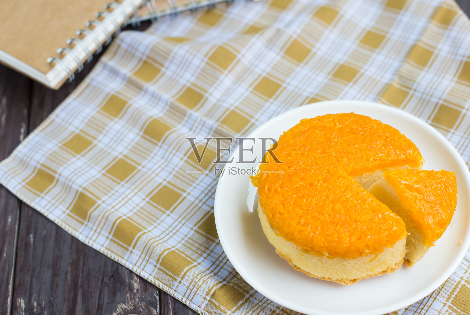 有金蛋丝的蛋糕照片摄影图片