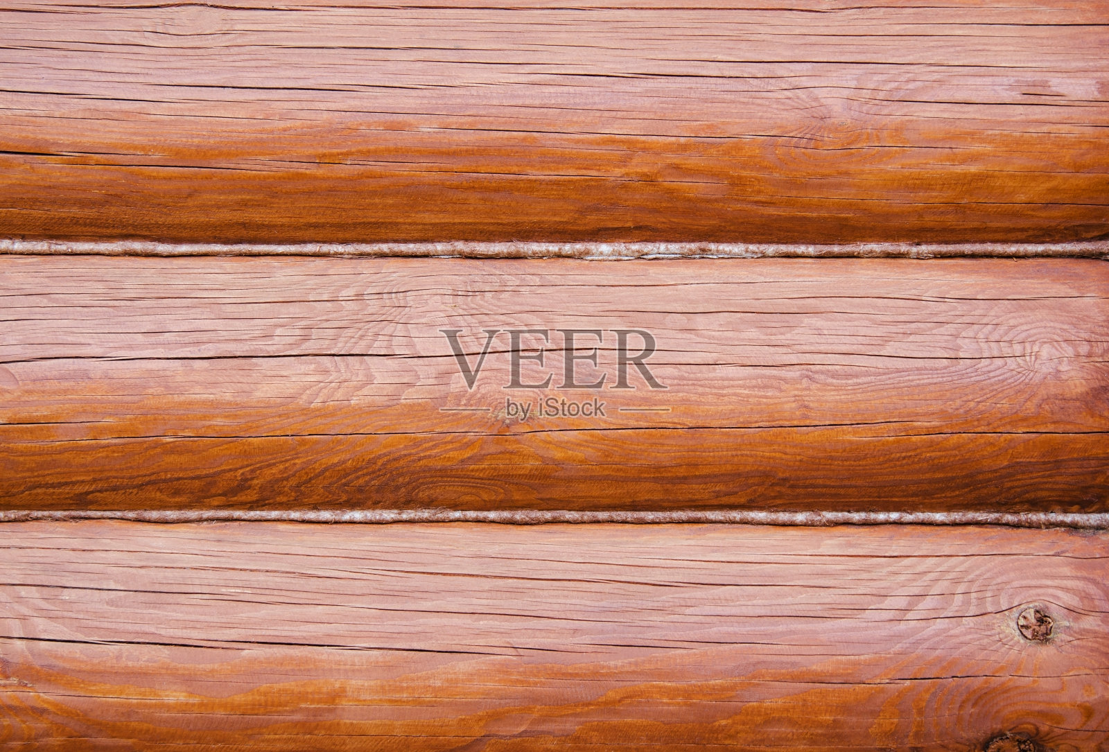 现代乡村住宅的墙壁,由用大麻绝缘的原木制成。木制背景。照片摄影图片