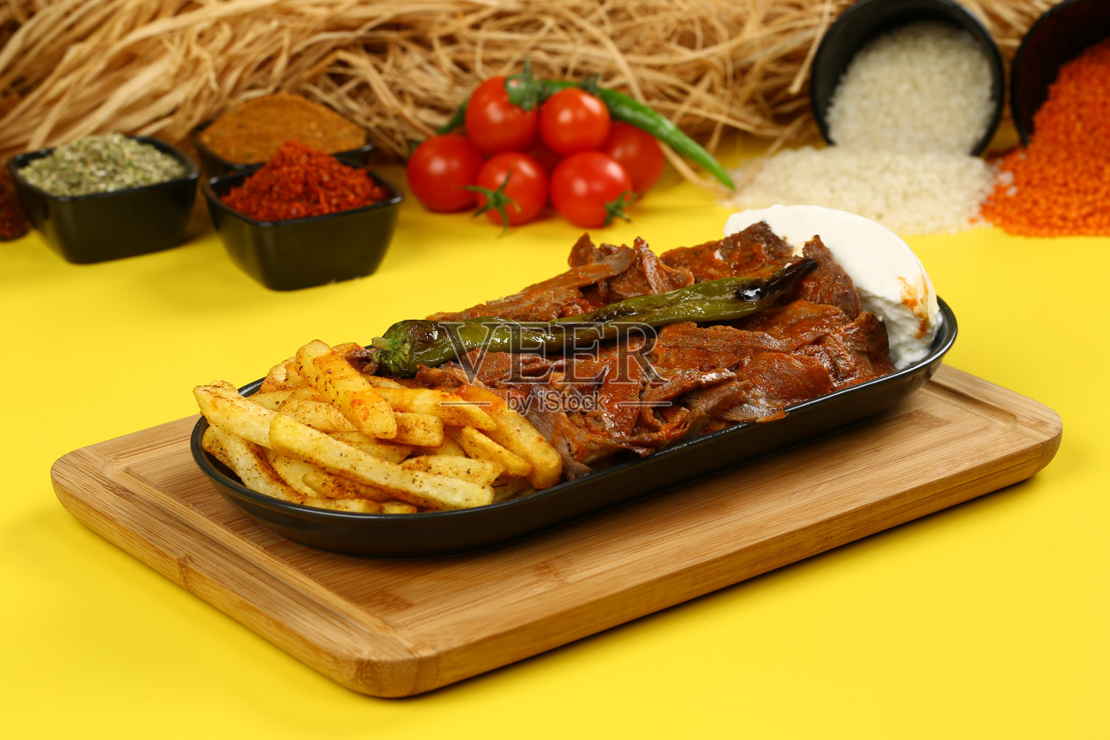 土耳其Iskender烤肉串照片摄影图片