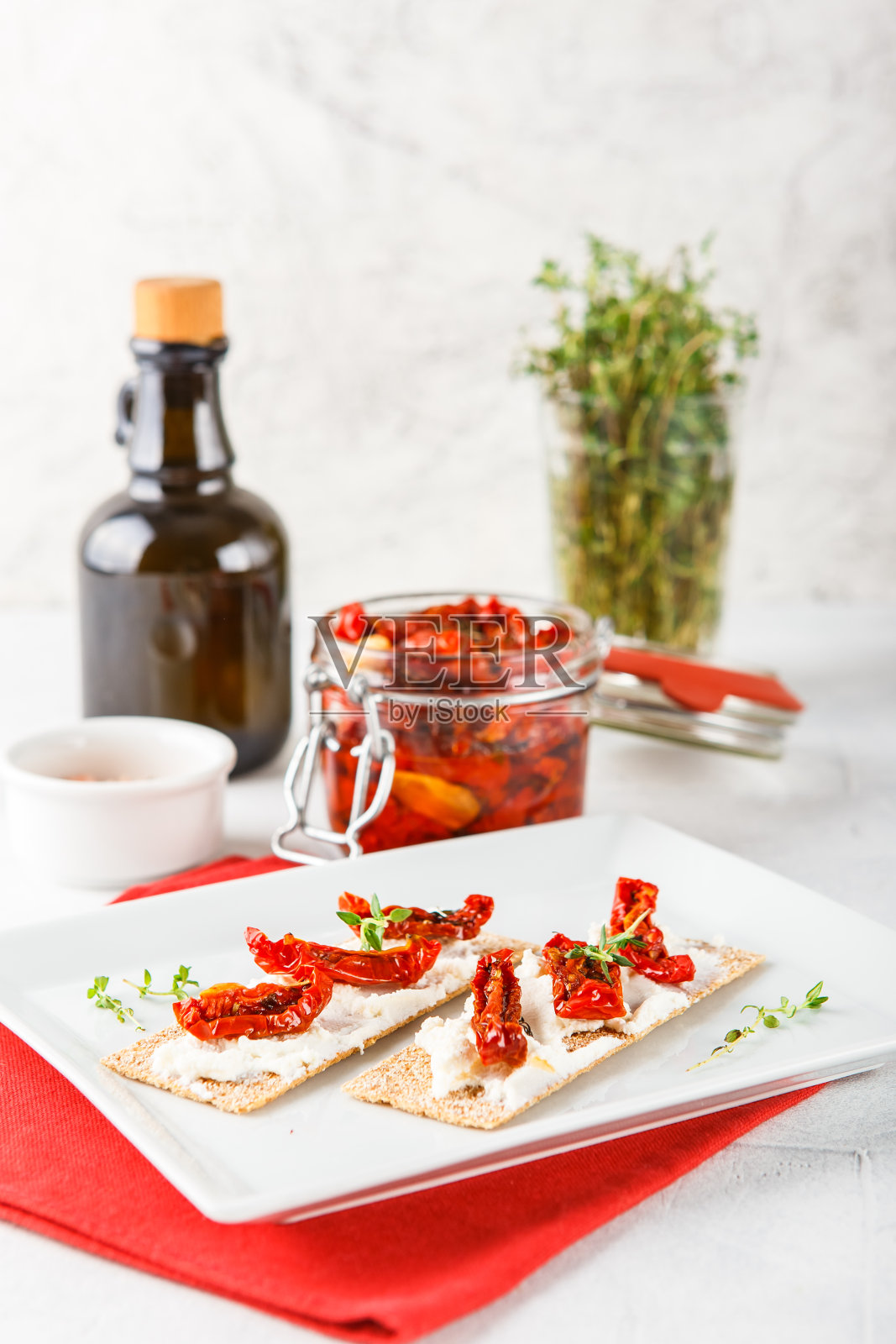 脆饼配番茄干照片摄影图片