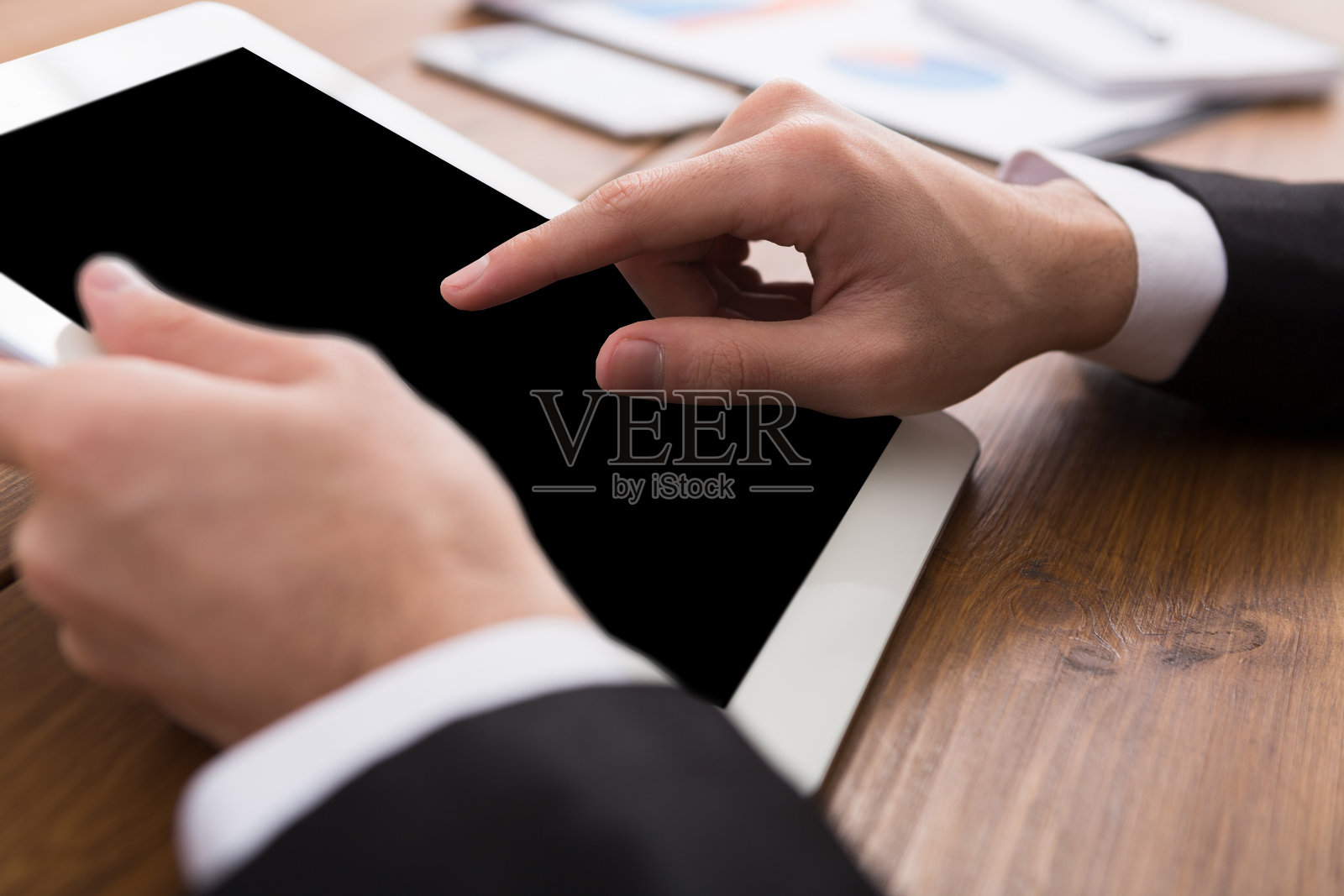 男性使用平板电脑,近景,侧视图,照片摄影图片