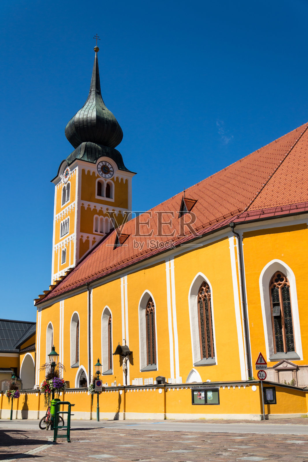 奥地利施拉德明市中心的罗马天主教堂照片摄影图片