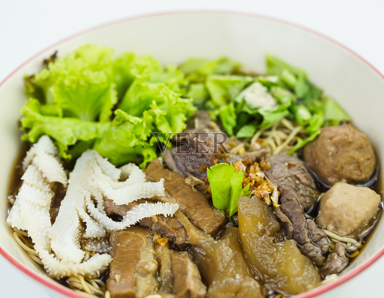 泰国食物,面条孤立在白色的背景。照片摄影图片