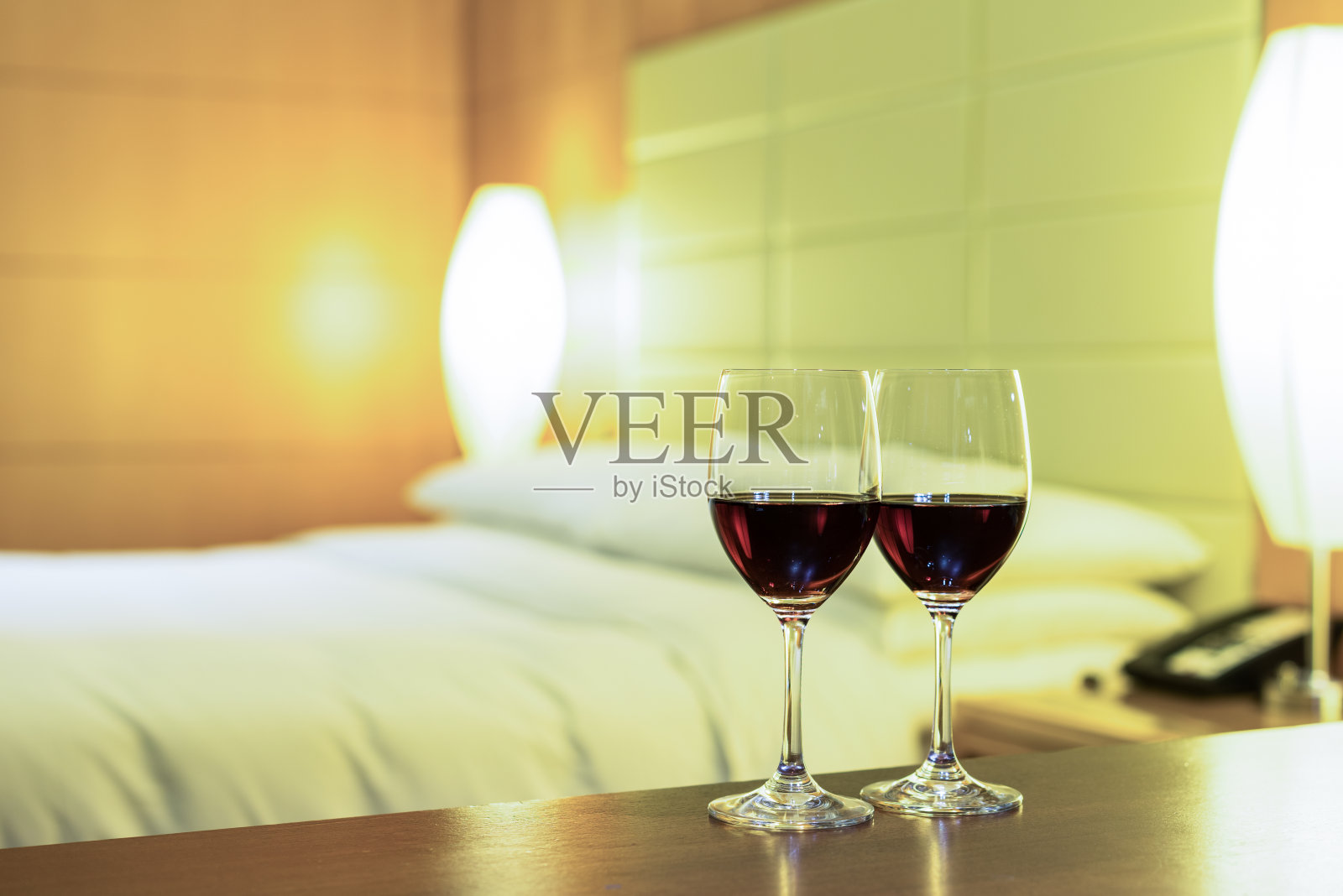 优雅舒适的卧室内饰照片摄影图片