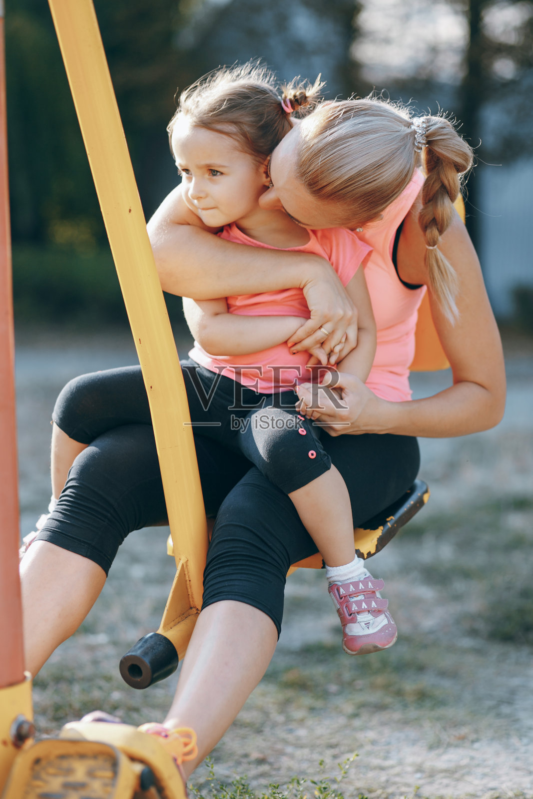 母亲和女儿照片摄影图片