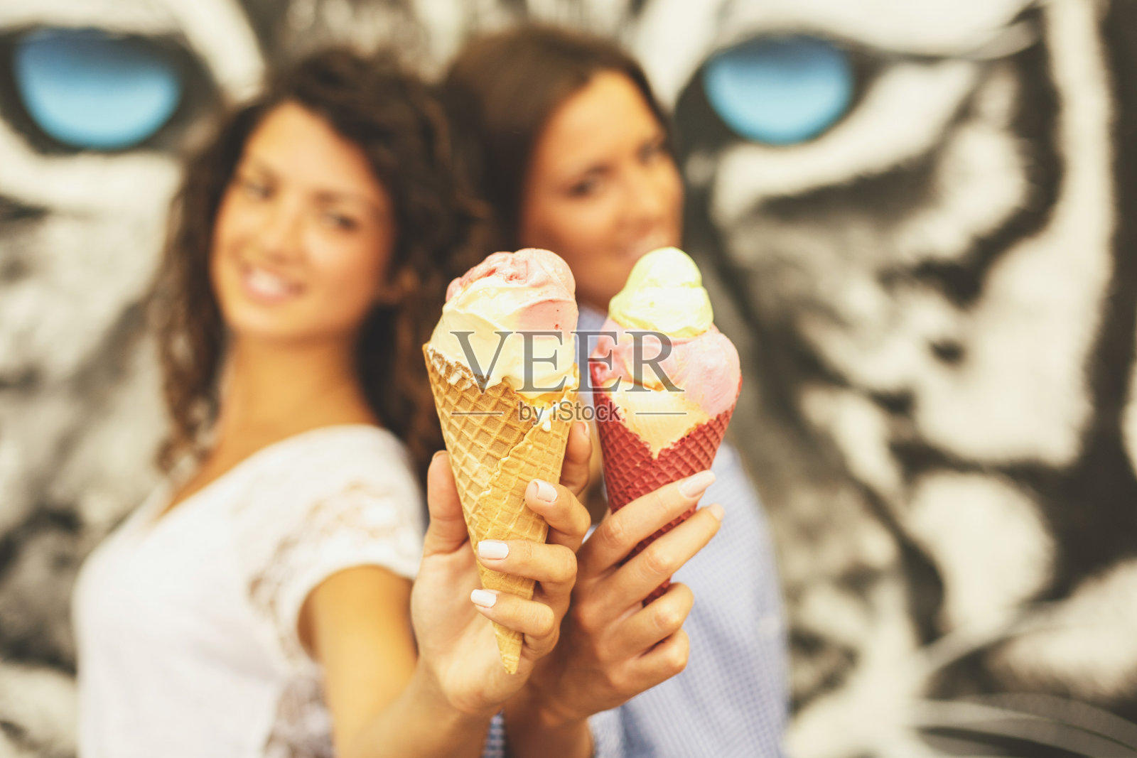 夏天吃零食照片摄影图片