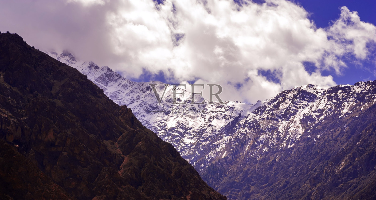 美丽的日出在山上照片摄影图片