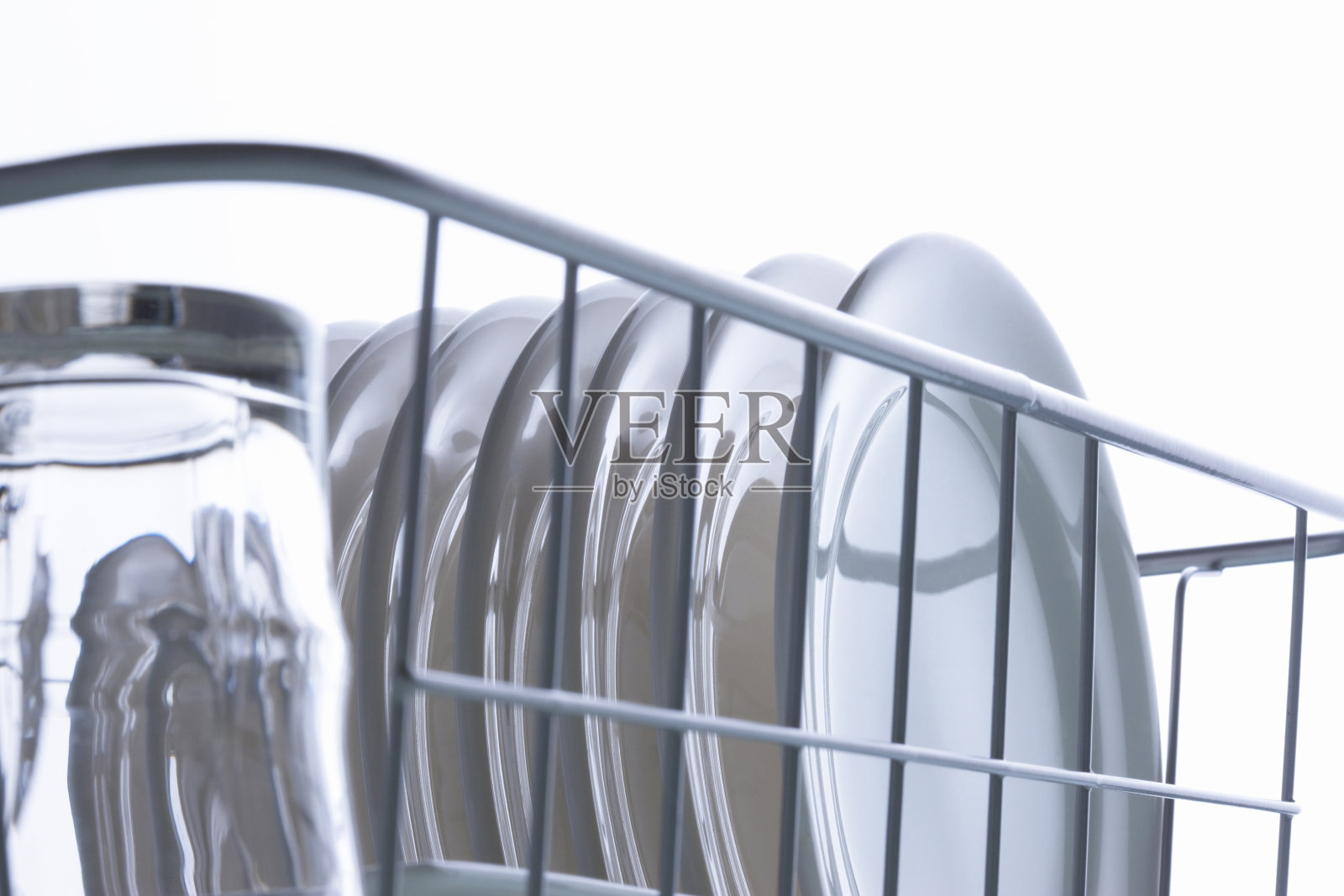 酒杯和盘子照片摄影图片