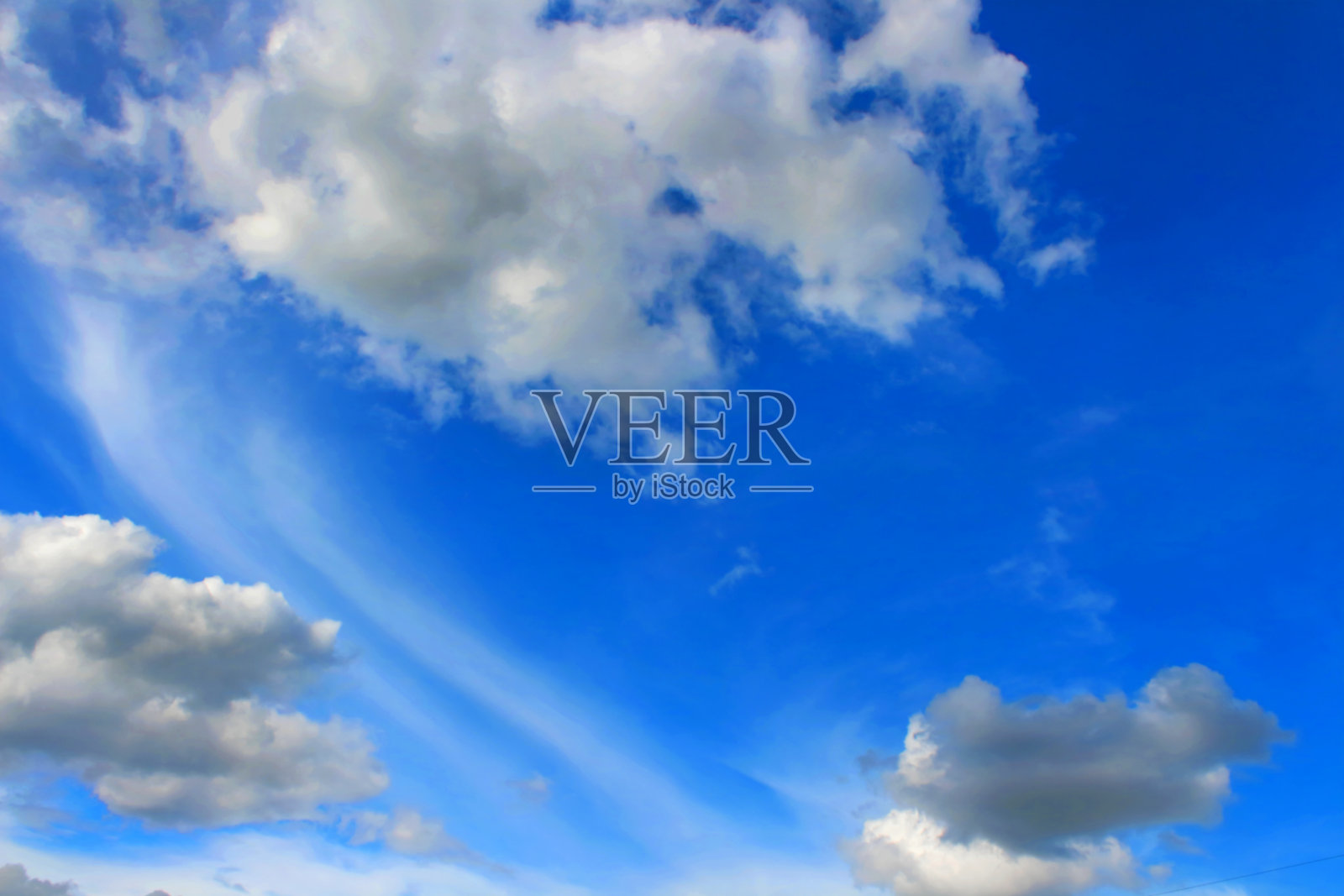 蓝天背景中的云朵照片摄影图片