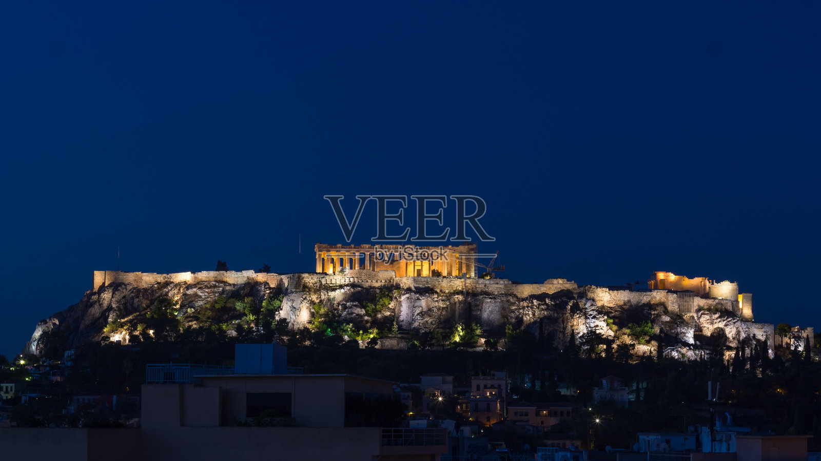 黄昏时分,从monastiraki的屋顶俯瞰卫城照片摄影图片