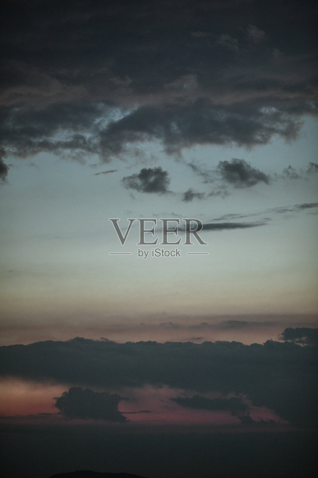 彩色的背景:蓝色/灰色的天空覆盖,在日落照片摄影图片