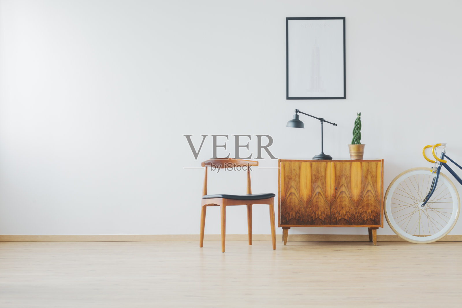 房间里有古色古香的木制家具照片摄影图片