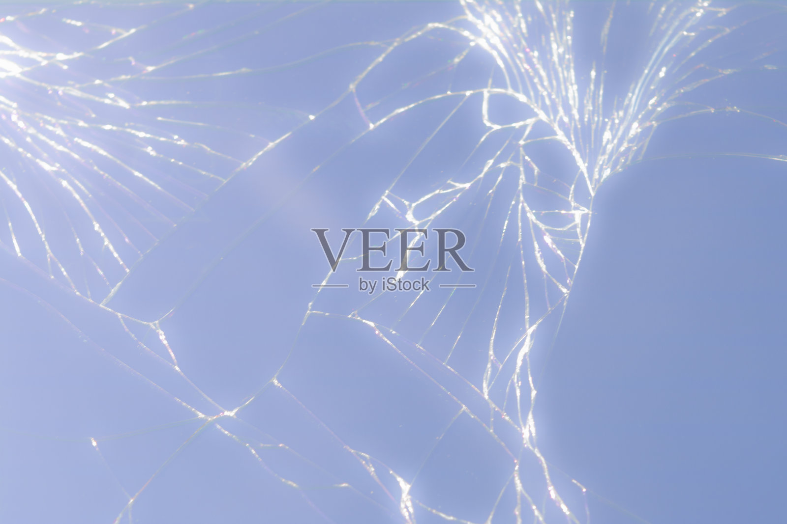 黑色的手机玻璃上有许多裂纹,抽象的背景照片摄影图片