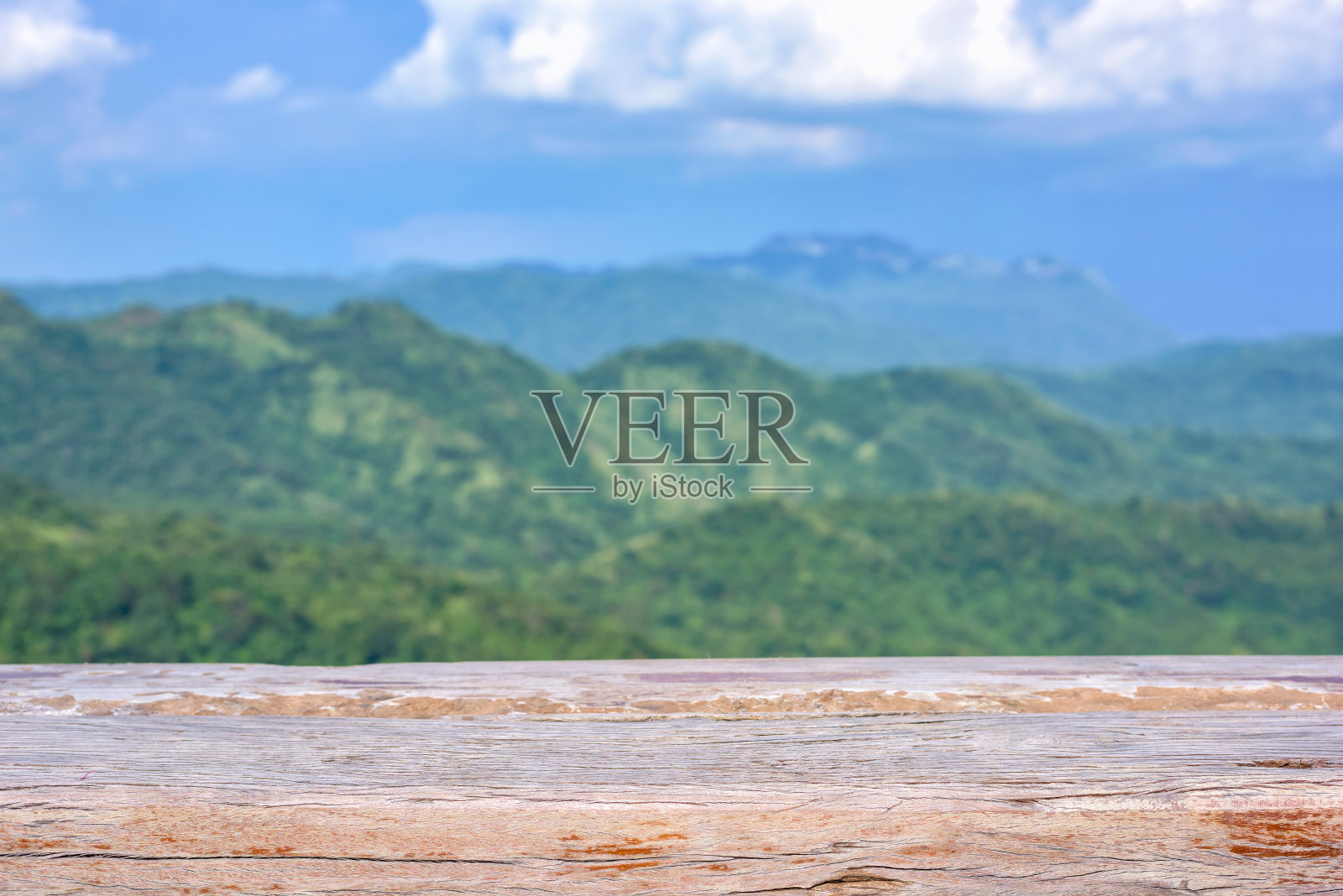 木地板与视角的山丘陵照片摄影图片