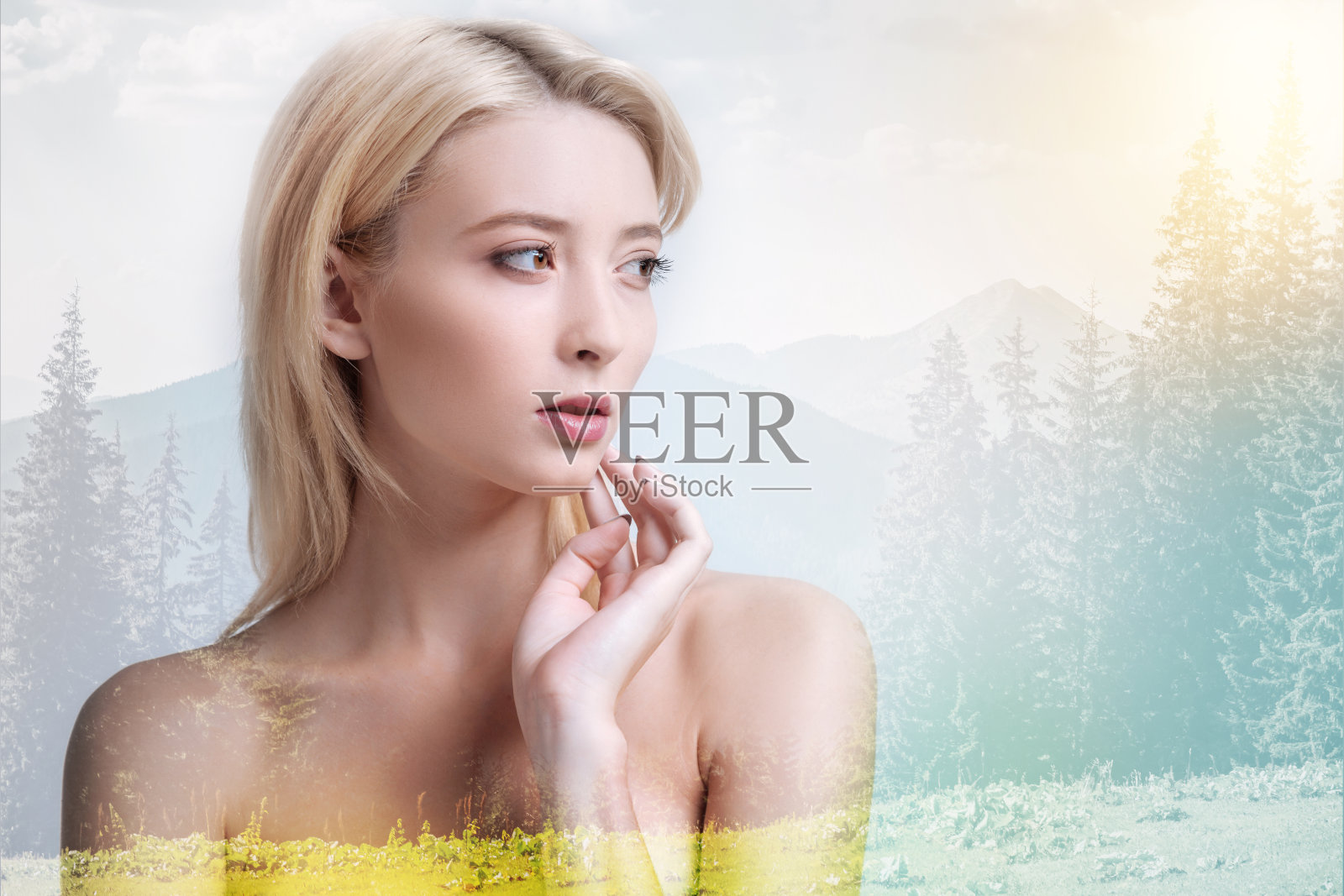 愉快的模型看着远离自然背景照片摄影图片