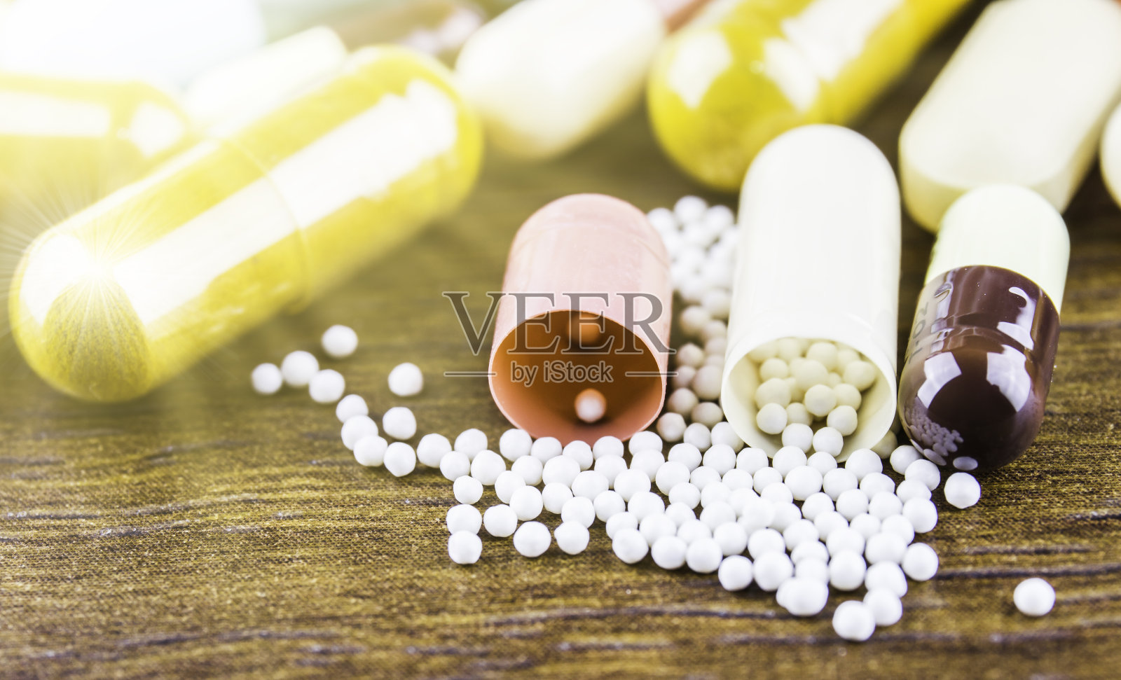 药物处方用于治疗药物。药品,保健容器内治疗。药房主题,胶囊药丸与药抗生素包装。特写,医学或胶囊。照片摄影图片