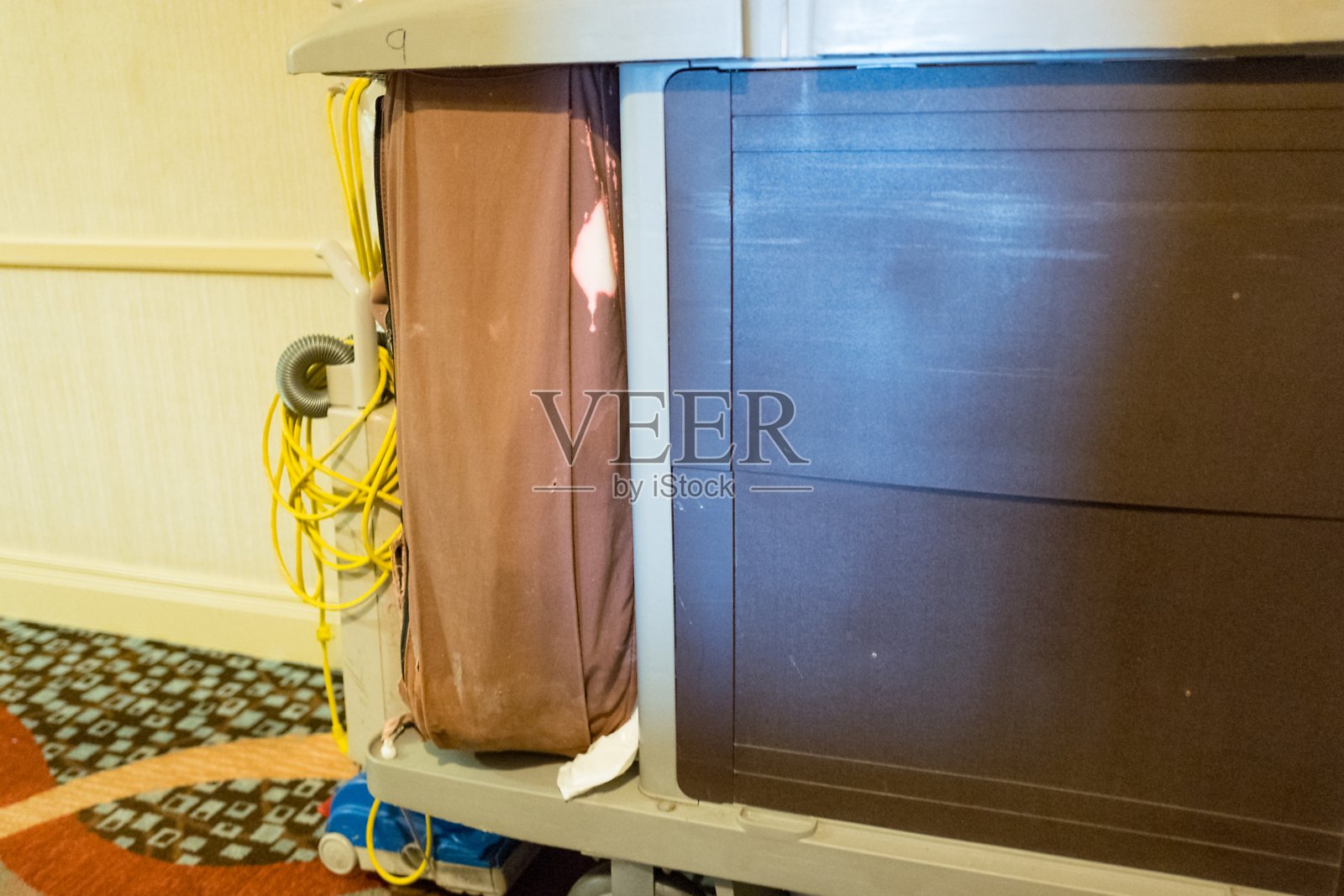 管家购物车照片摄影图片