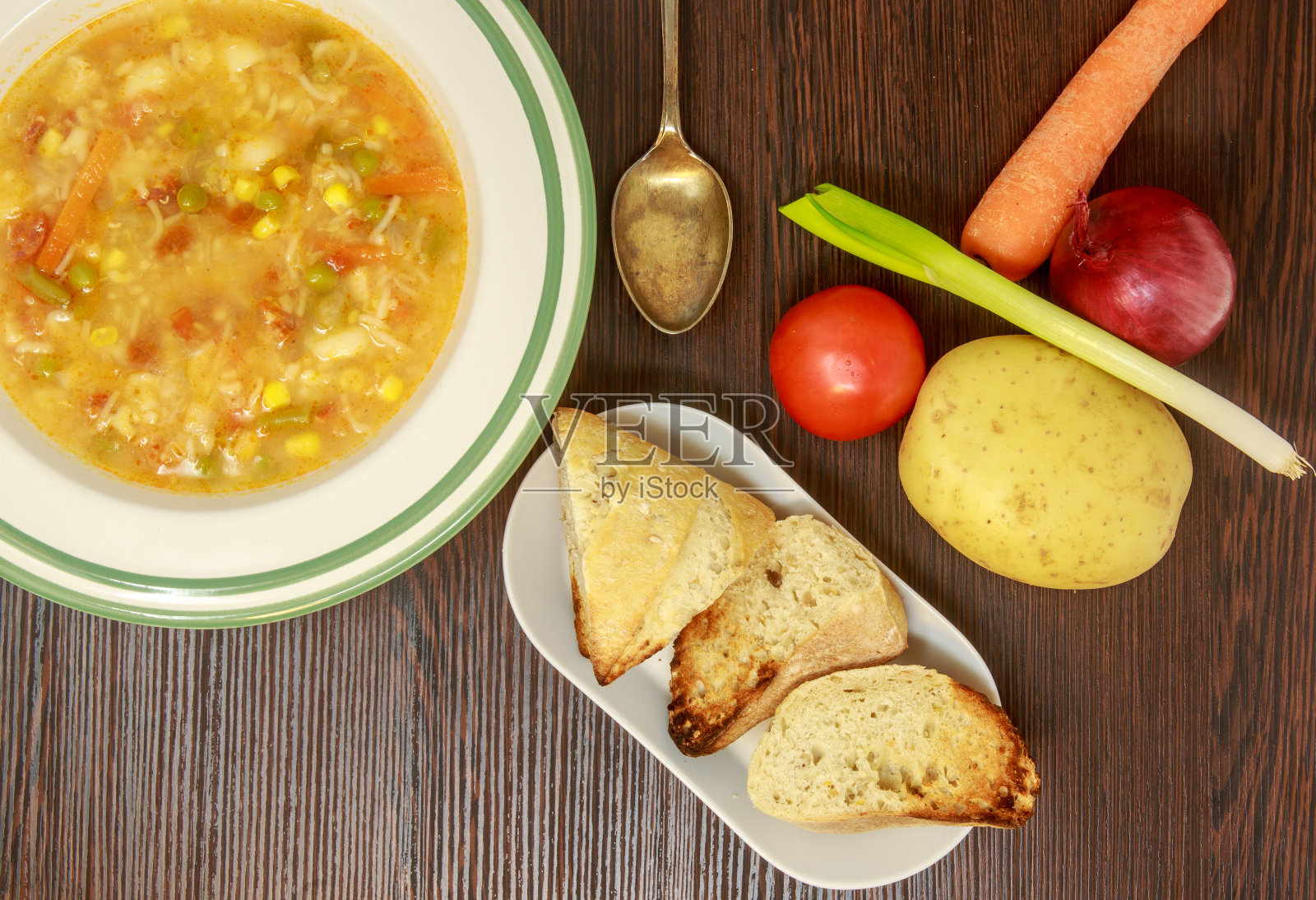 一碗素食汤照片摄影图片