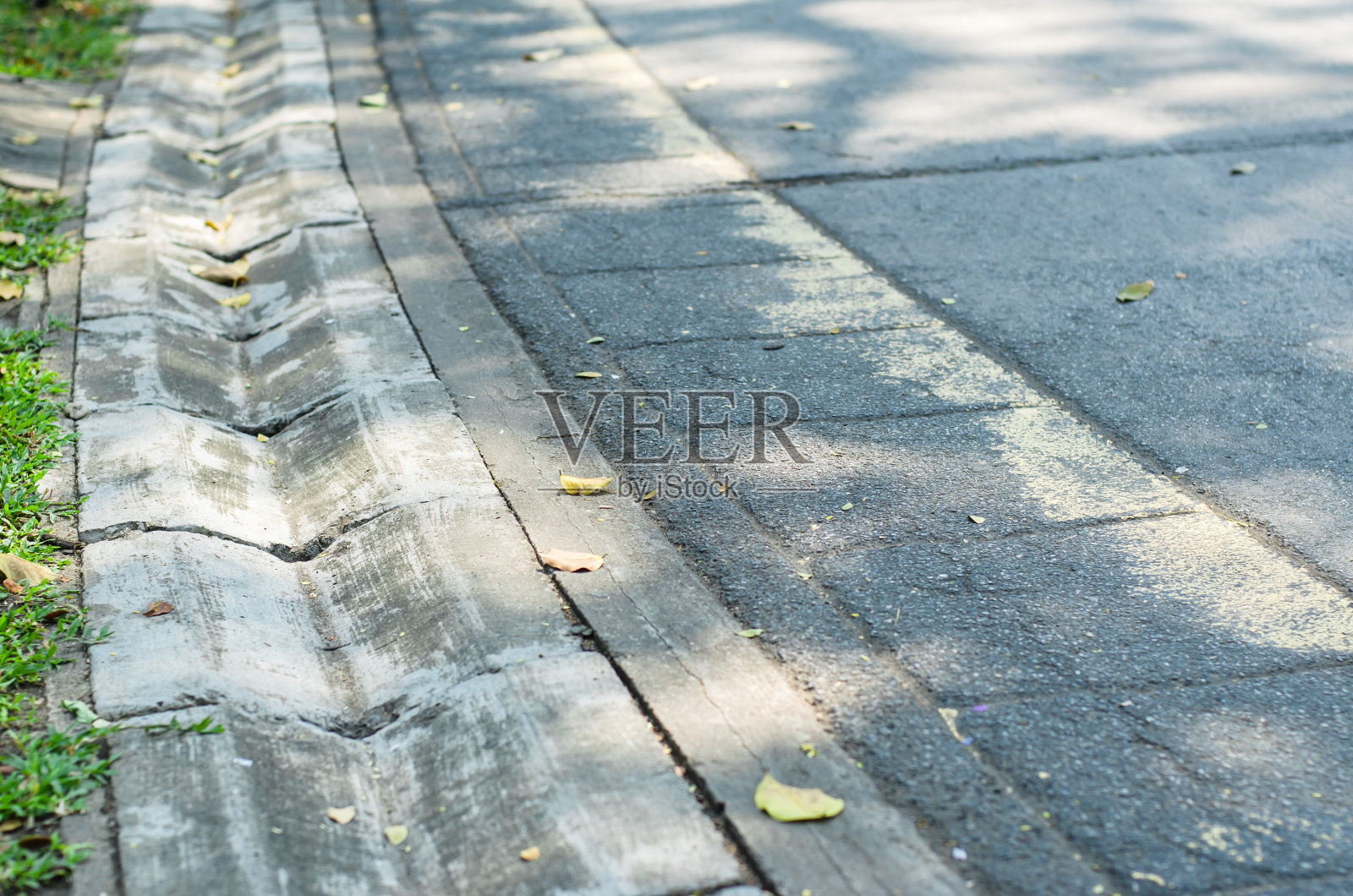 道路和下水道。照片摄影图片