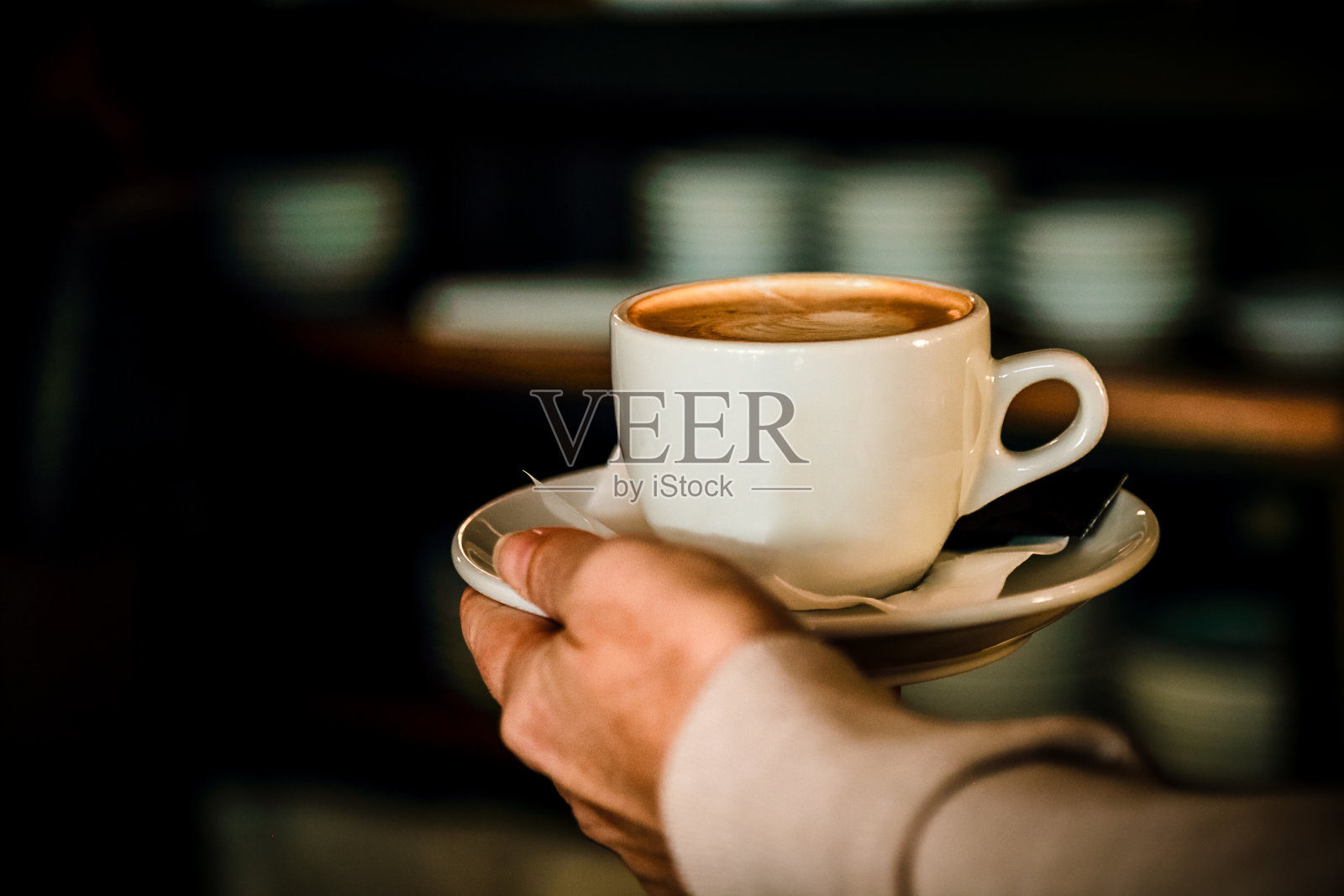 一杯完美的咖啡照片摄影图片