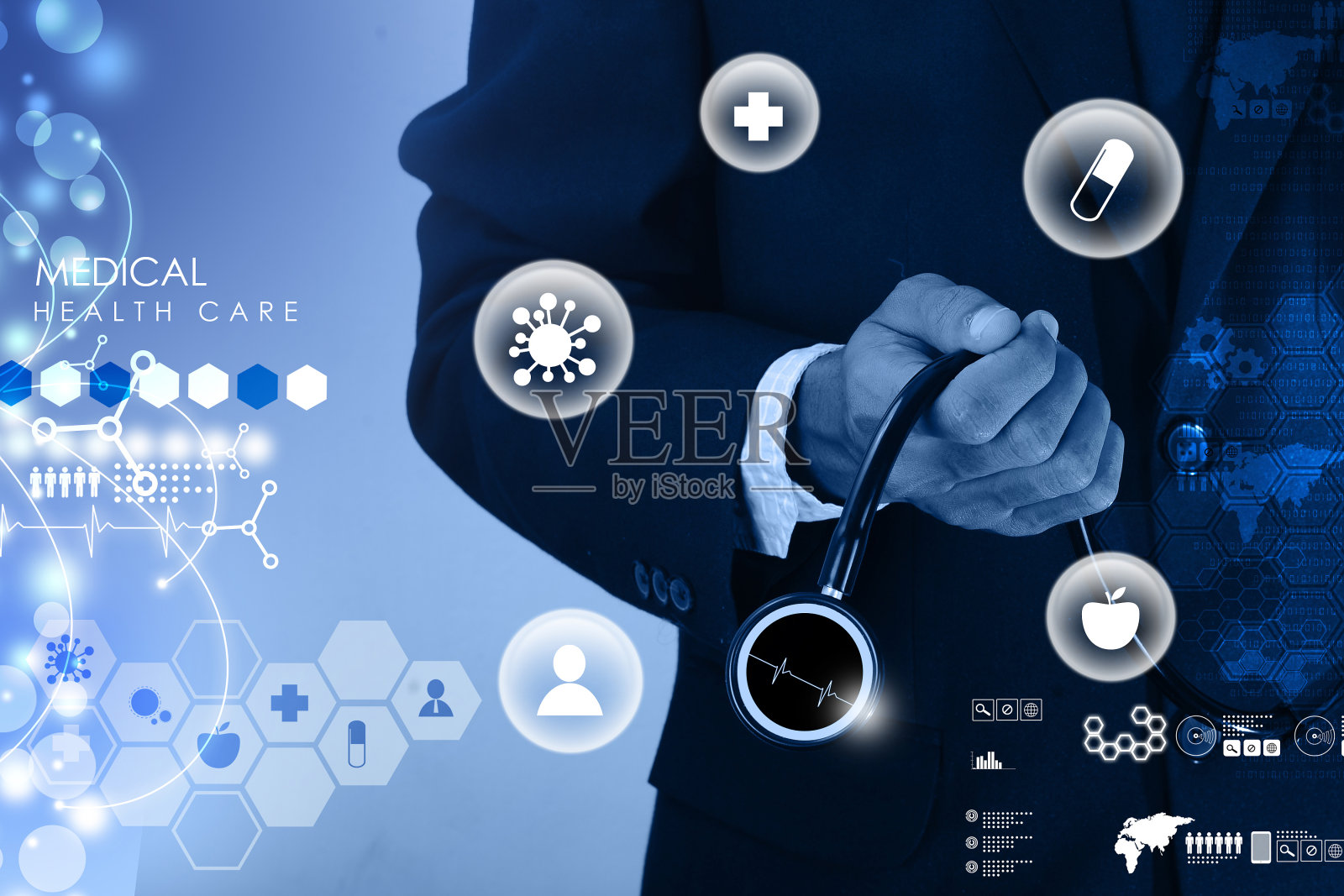 医生手拿听诊器照片摄影图片