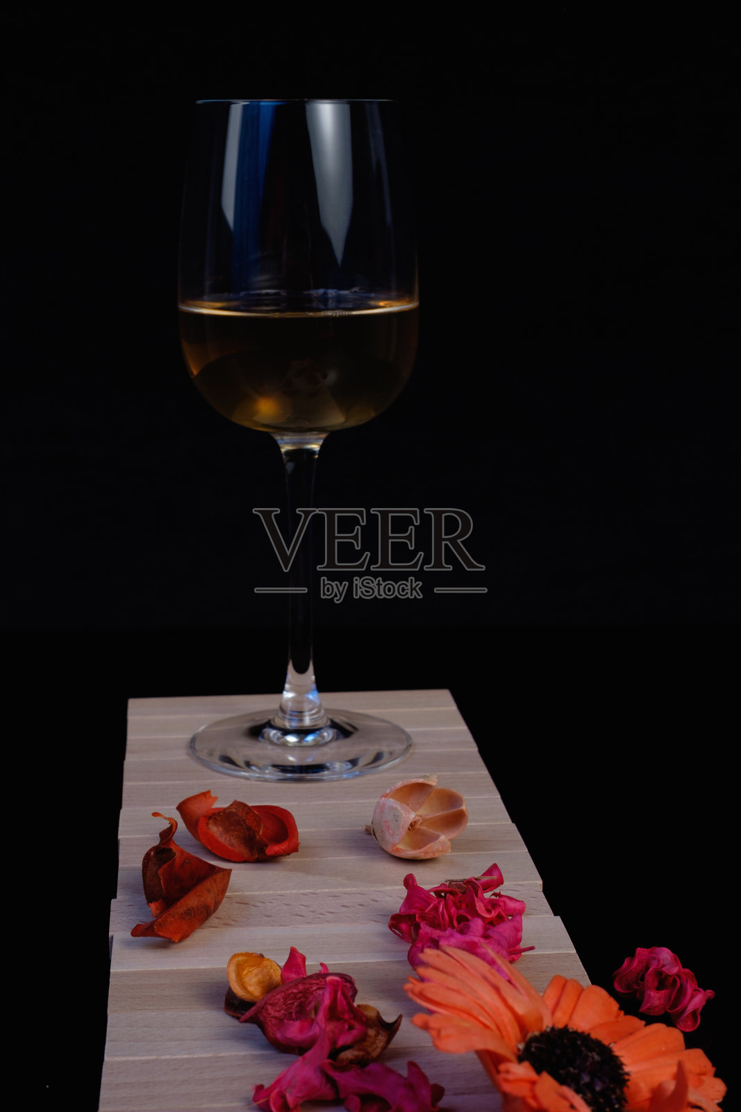 一杯白葡萄酒照片摄影图片