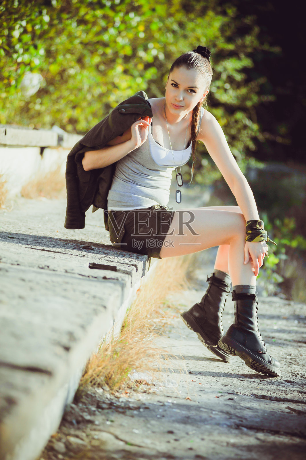 美丽女人的肖像军事风格照片摄影图片