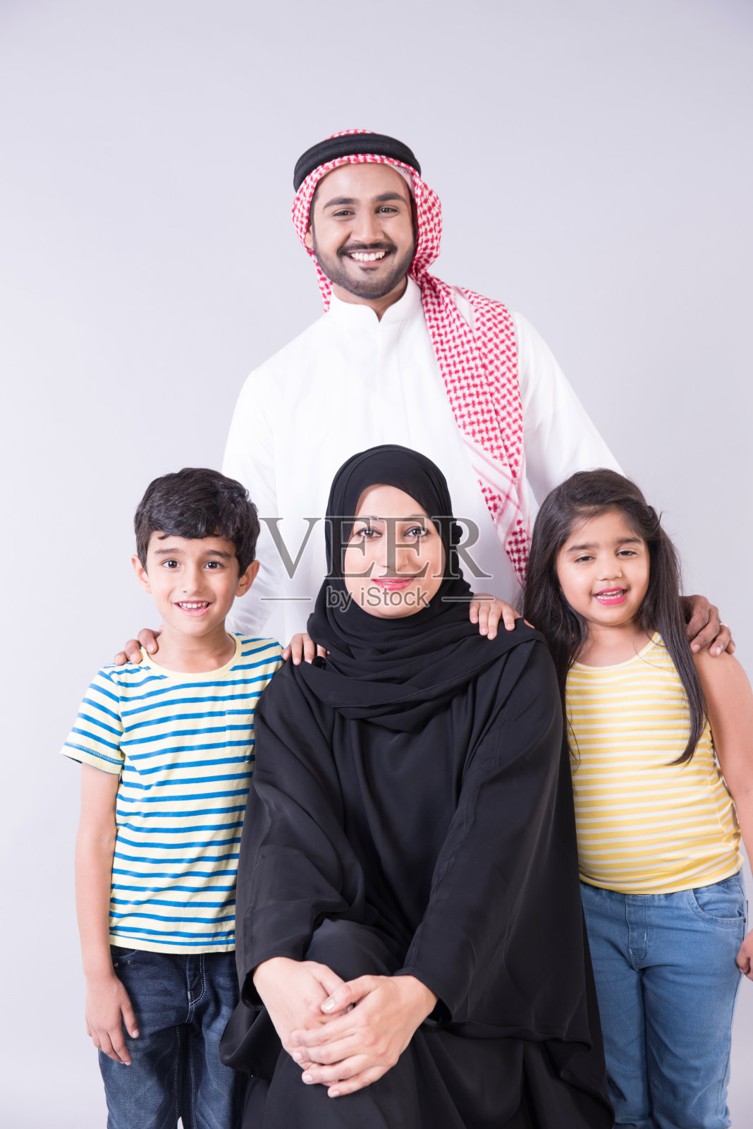 阿拉伯家庭居家场景照片摄影图片