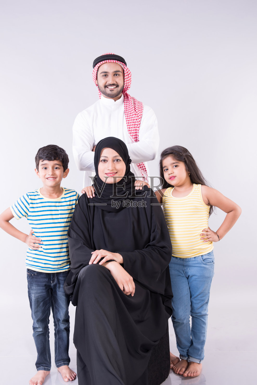 阿拉伯家庭居家场景照片摄影图片