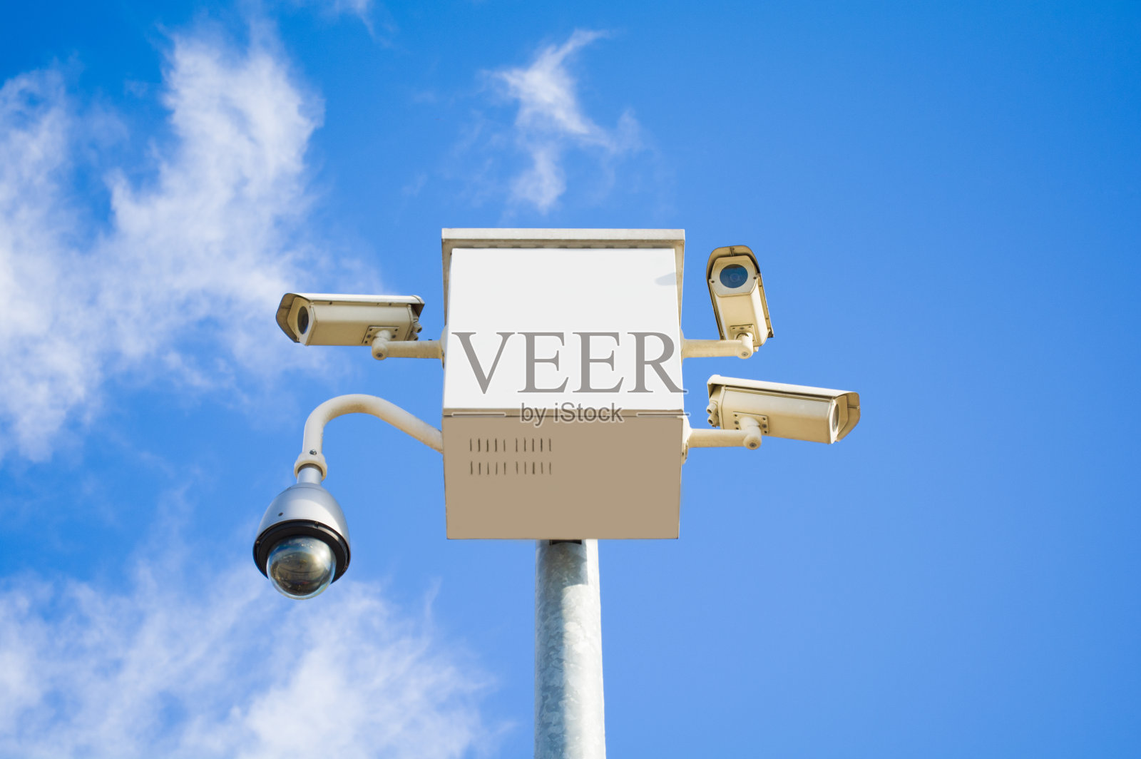 外面的四个摄像头可以从多个角度拍摄蓝天照片摄影图片