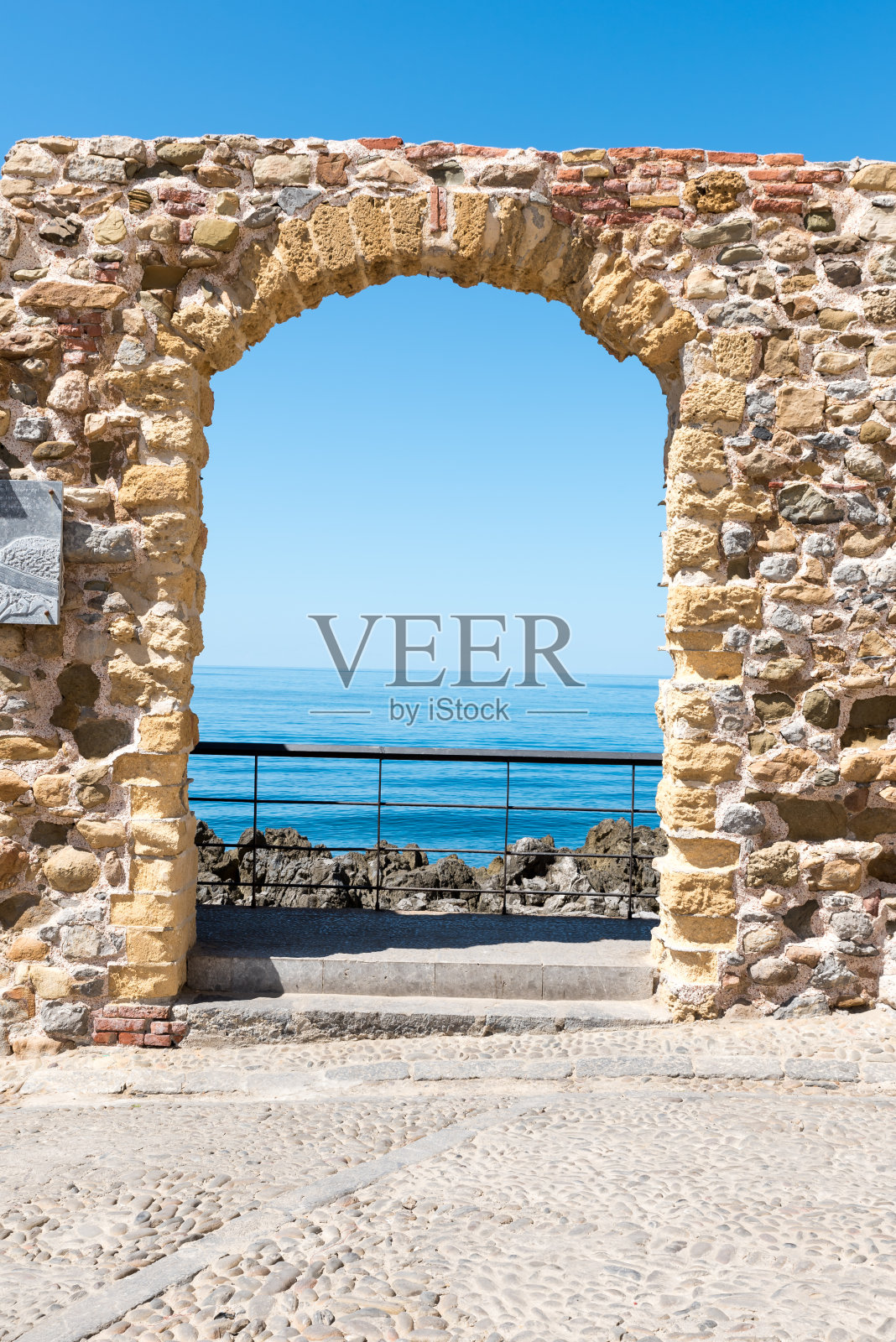 海上的石拱照片摄影图片