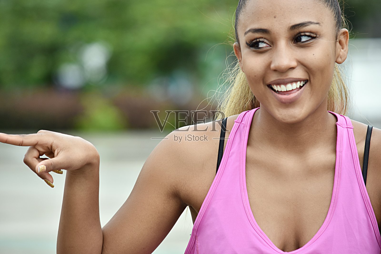 适合女性指出照片摄影图片