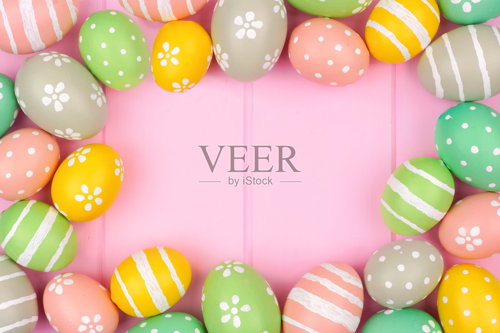 粉彩复活节彩蛋框架在粉红色的木材背景照片摄影图片