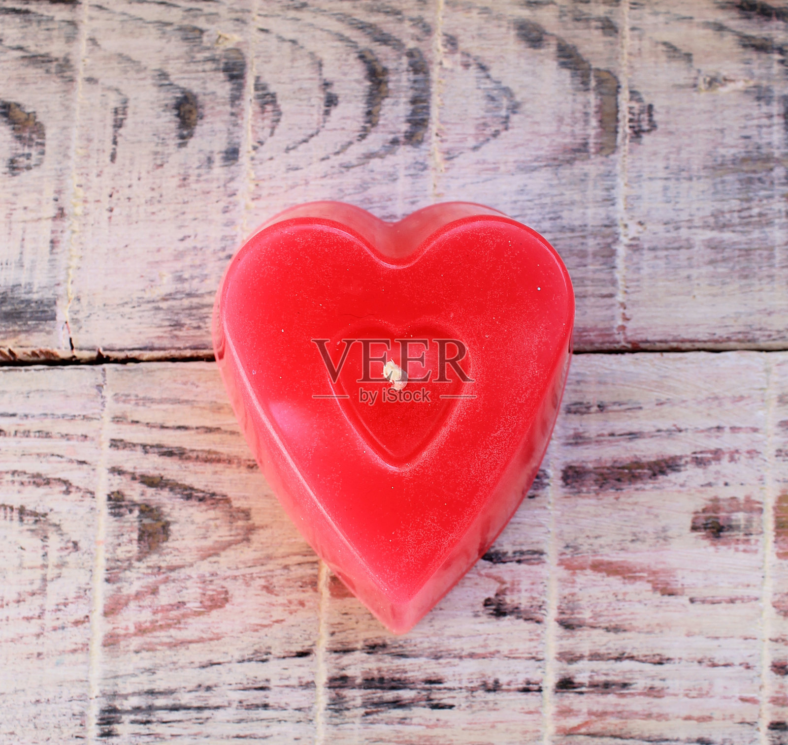 情人节的蜡烛芳香如心。照片摄影图片