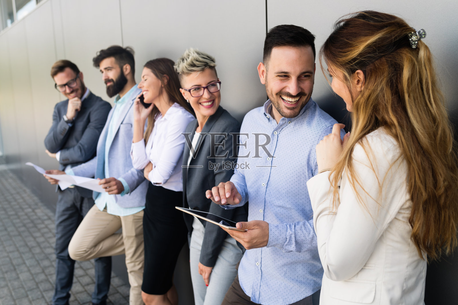 商务人士在公司讨论的图片照片摄影图片