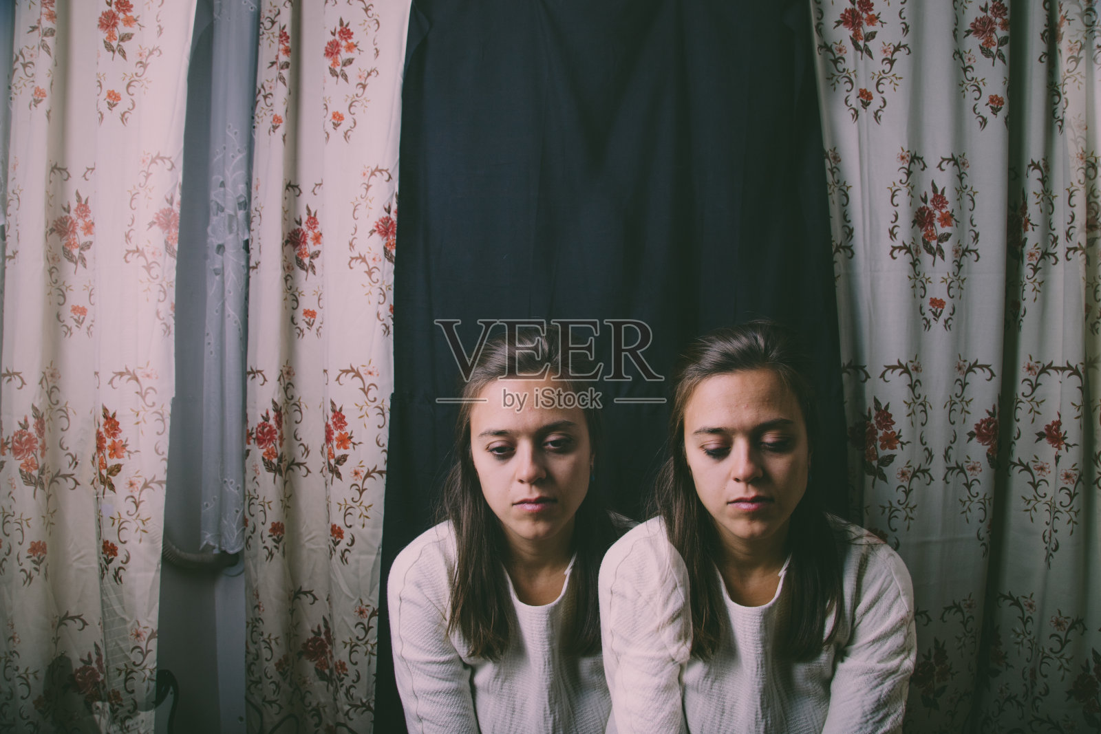 女子双重曝光肖像照片摄影图片