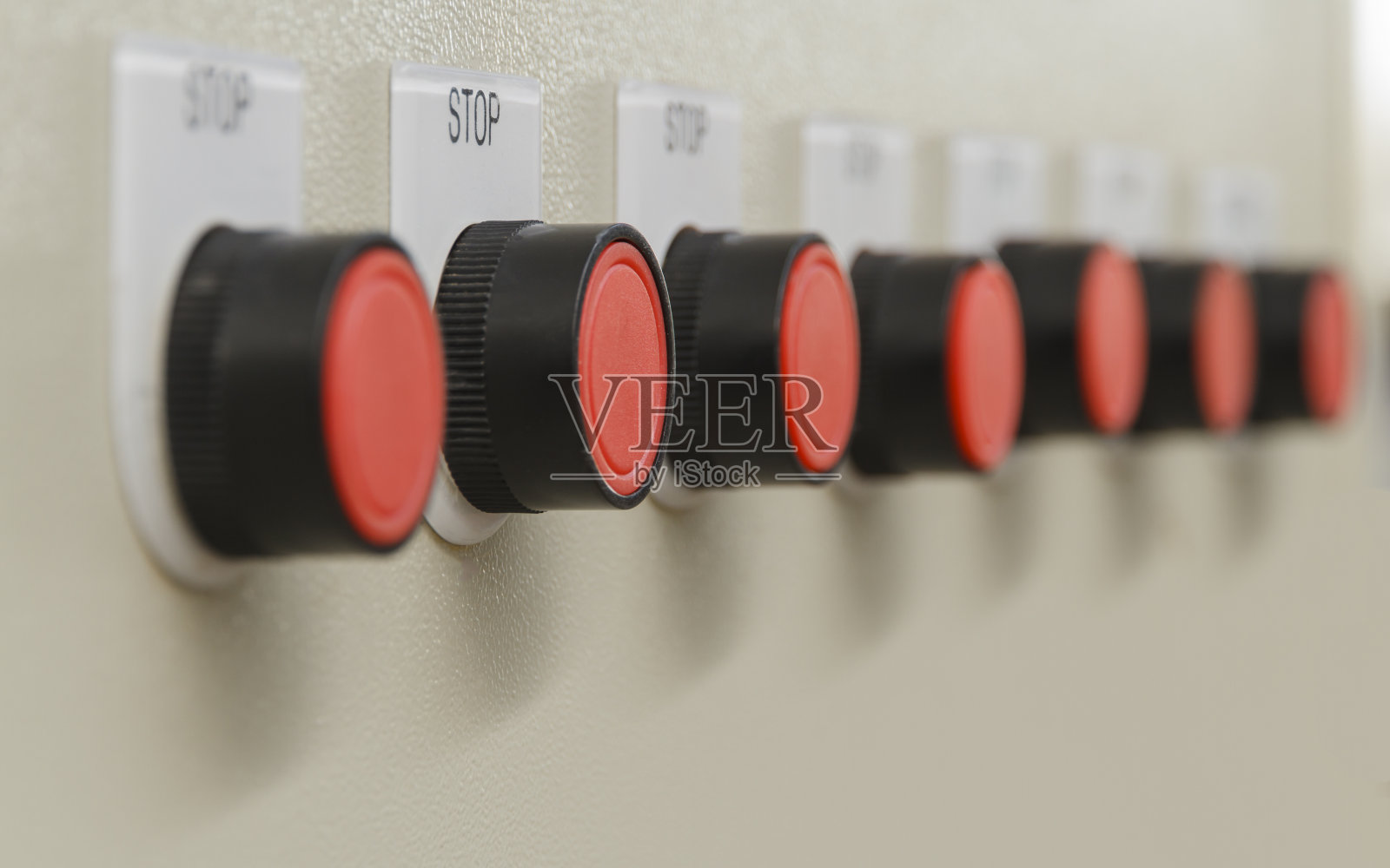 红色停止按钮。照片摄影图片