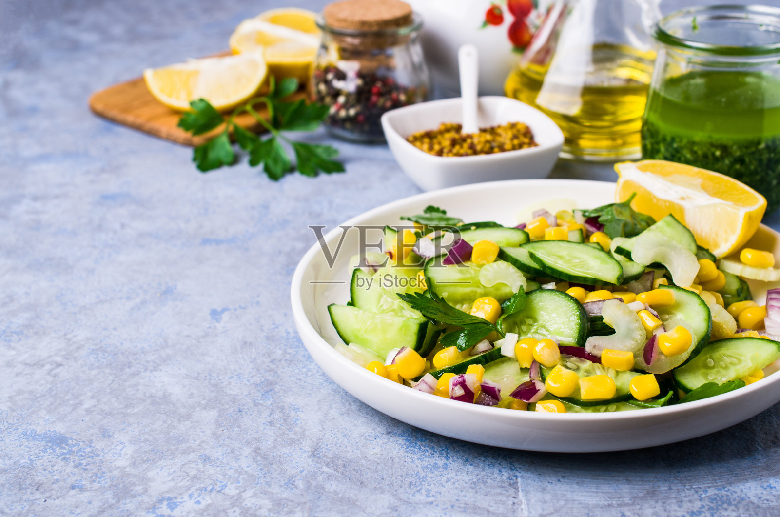 生蔬菜沙拉照片摄影图片