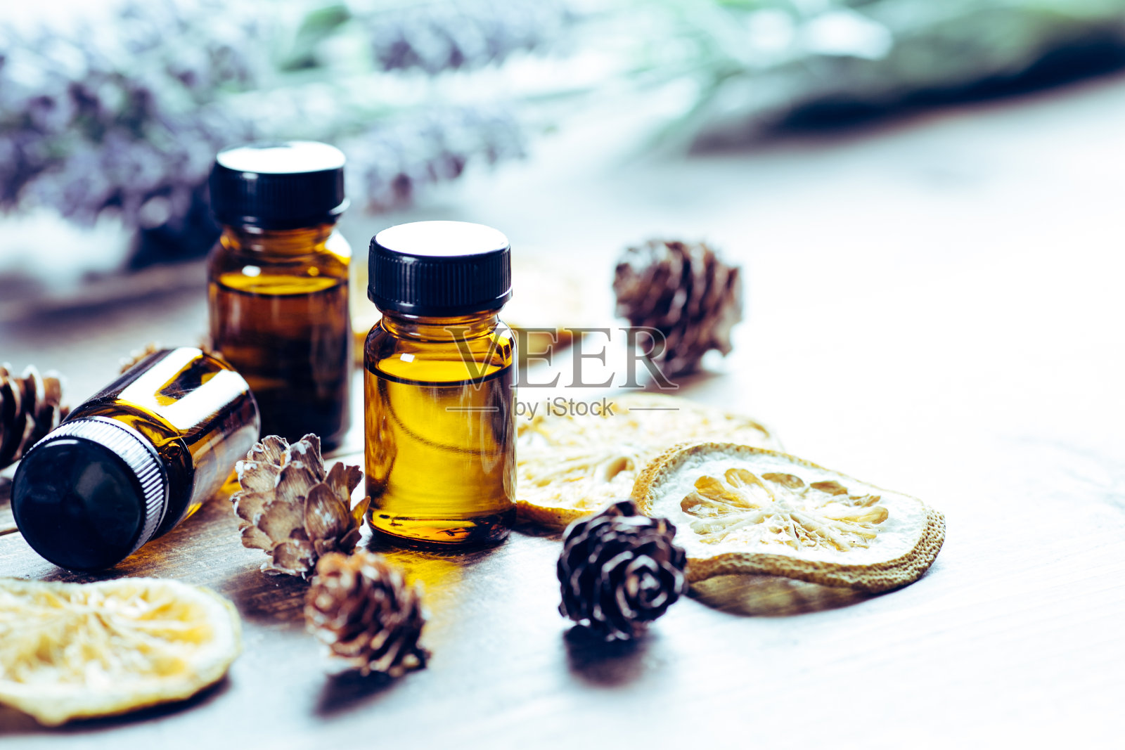 香薰工具,带油的瓶子照片摄影图片