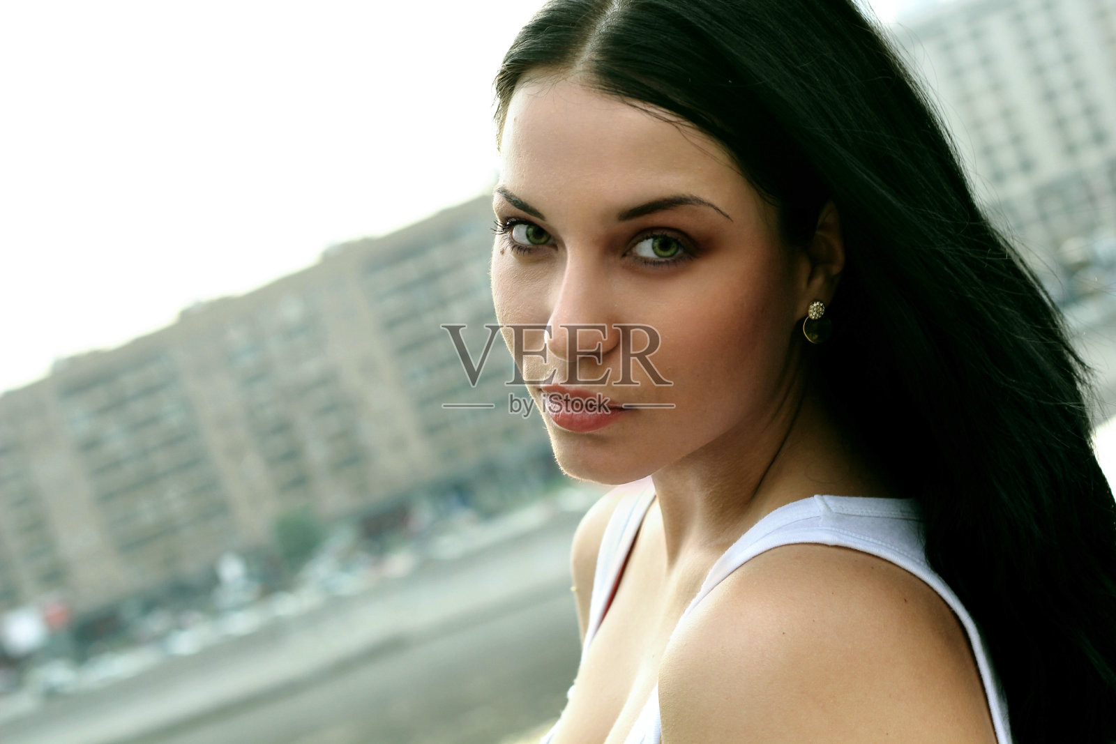 严肃的美丽女孩肖像照片摄影图片