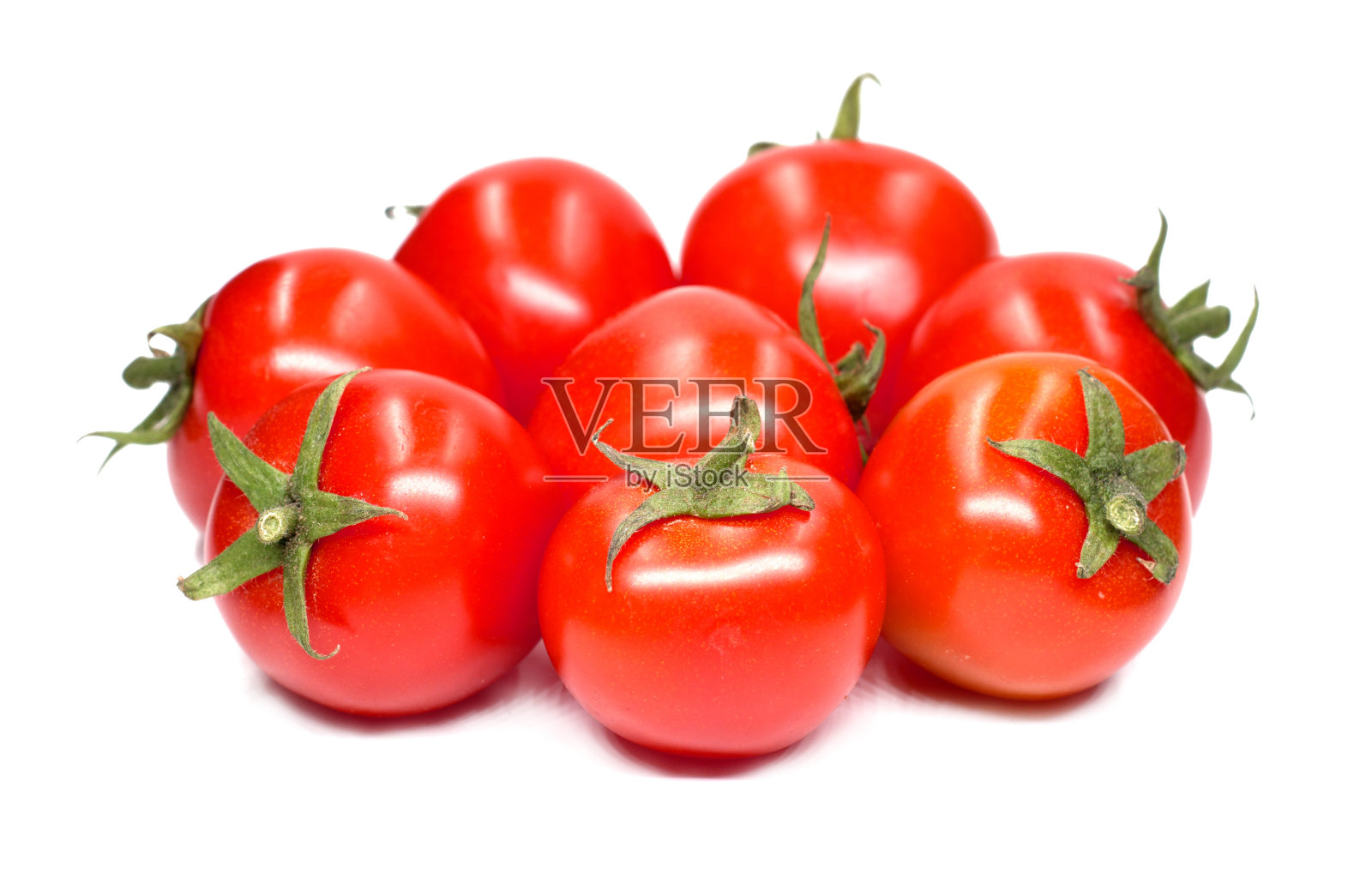 白色背景上的新鲜圣女果。照片摄影图片