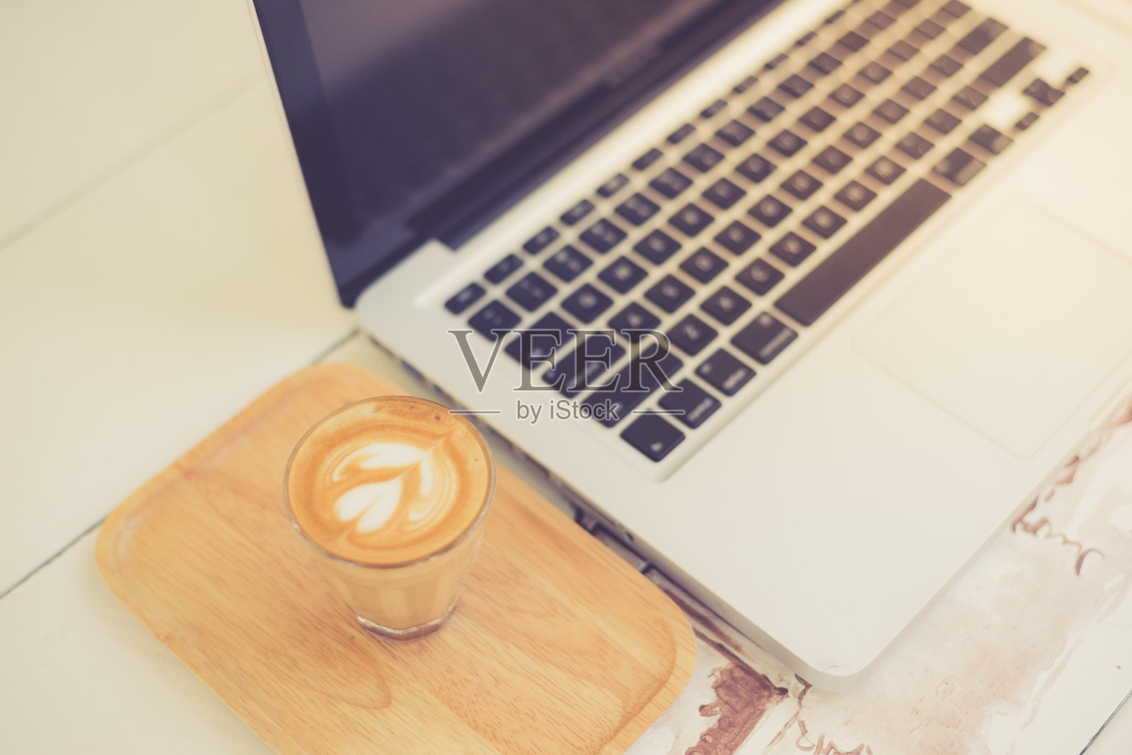 咖啡店的咖啡杯照片摄影图片