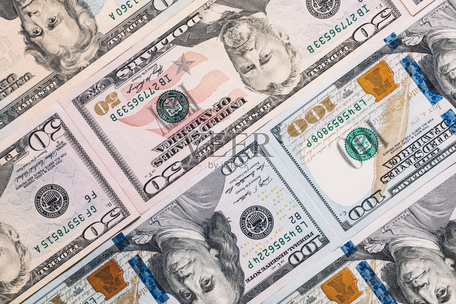 不同钞票的照片美元,合并在一起。在白色背景上隔离照片摄影图片