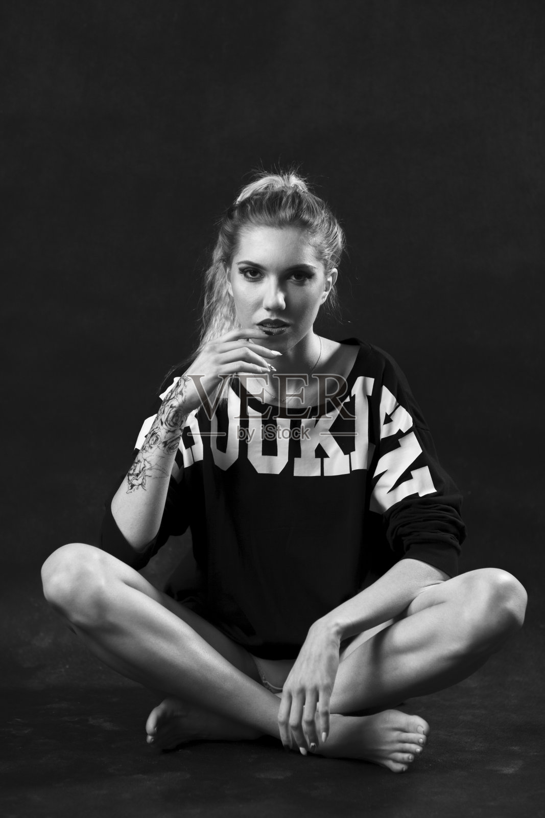 纹身女人的肖像照片摄影图片