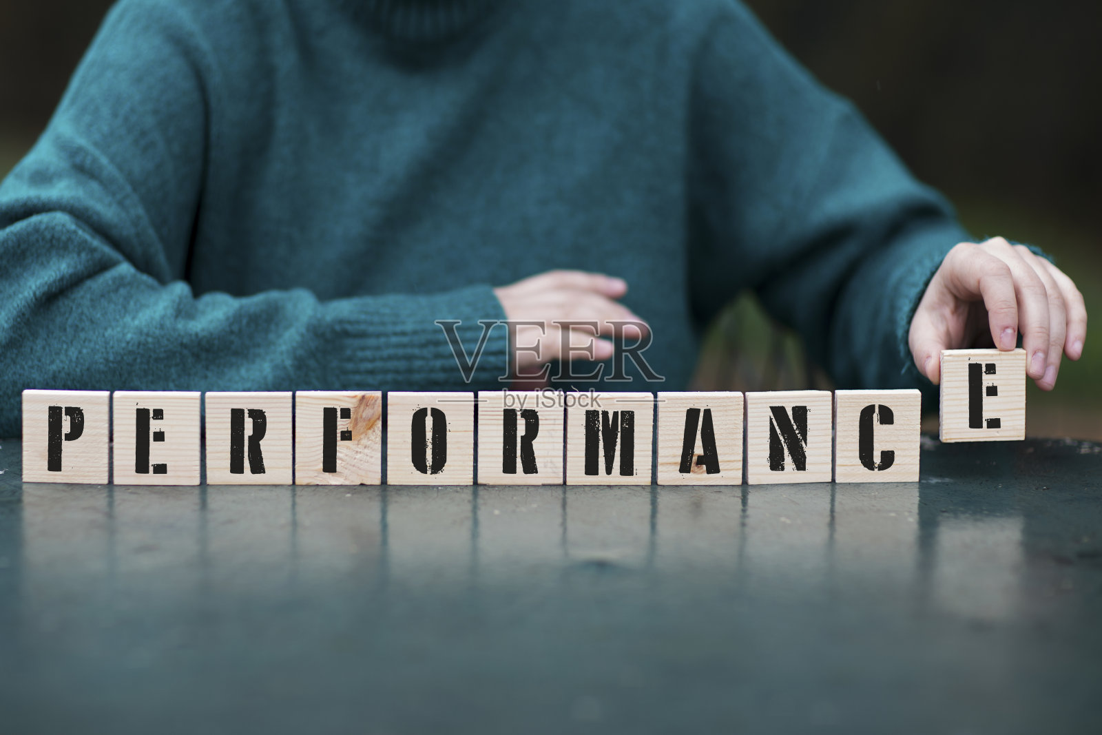 表演,手玩11块木块照片摄影图片