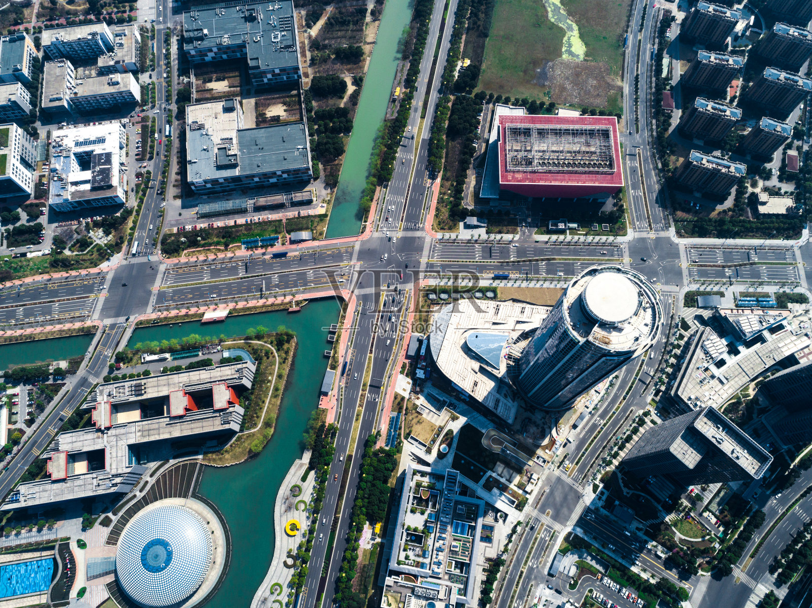 市中心摩天大楼航拍照片摄影图片